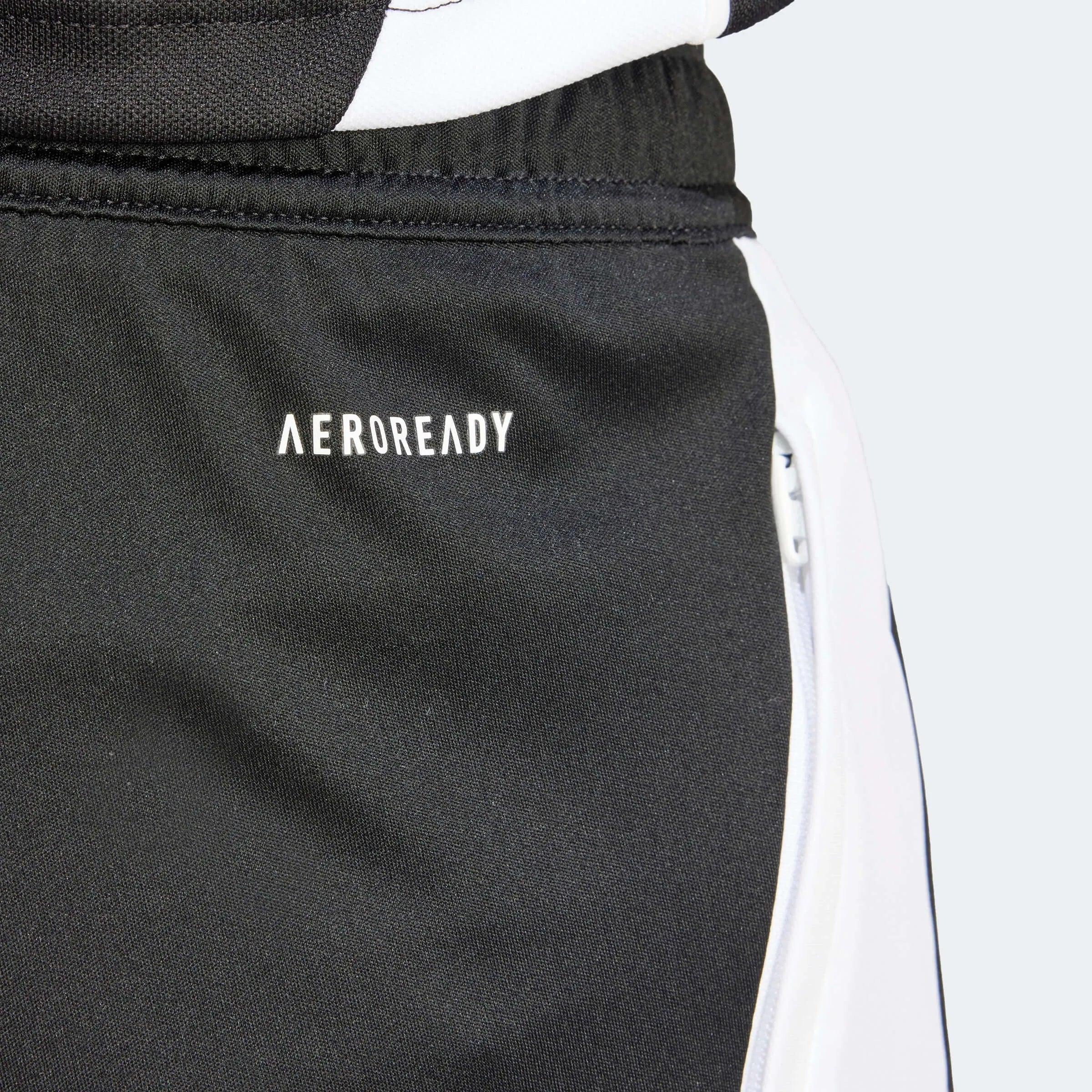adidas Tiro 24 Men's Three-Quarter Pants (Detail 2)
