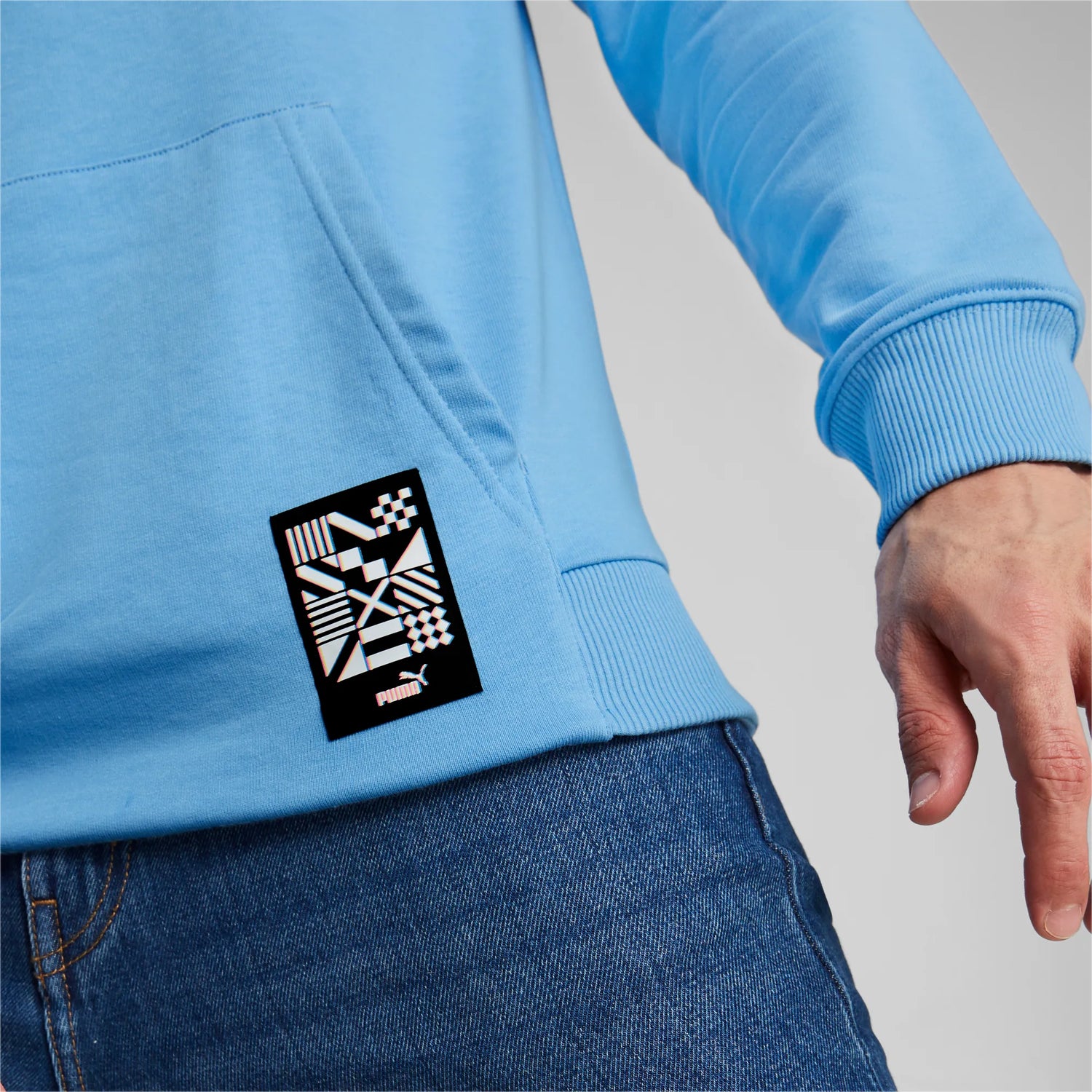 Puma 2022-23 Manchester City FtblCulture Hoody - Light Blue-White (Detail 2)