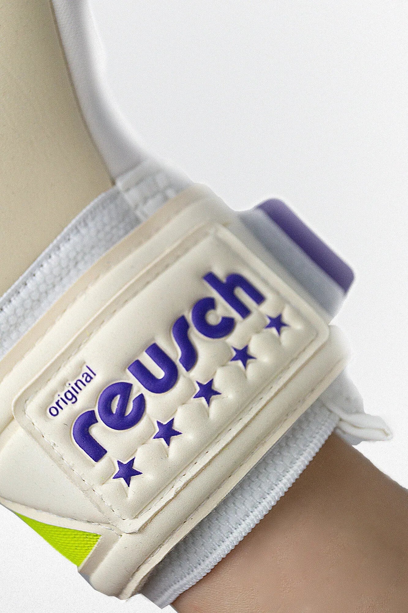 Reusch Legacy Pro AM Silver Goalkeeper Gloves (Detail )