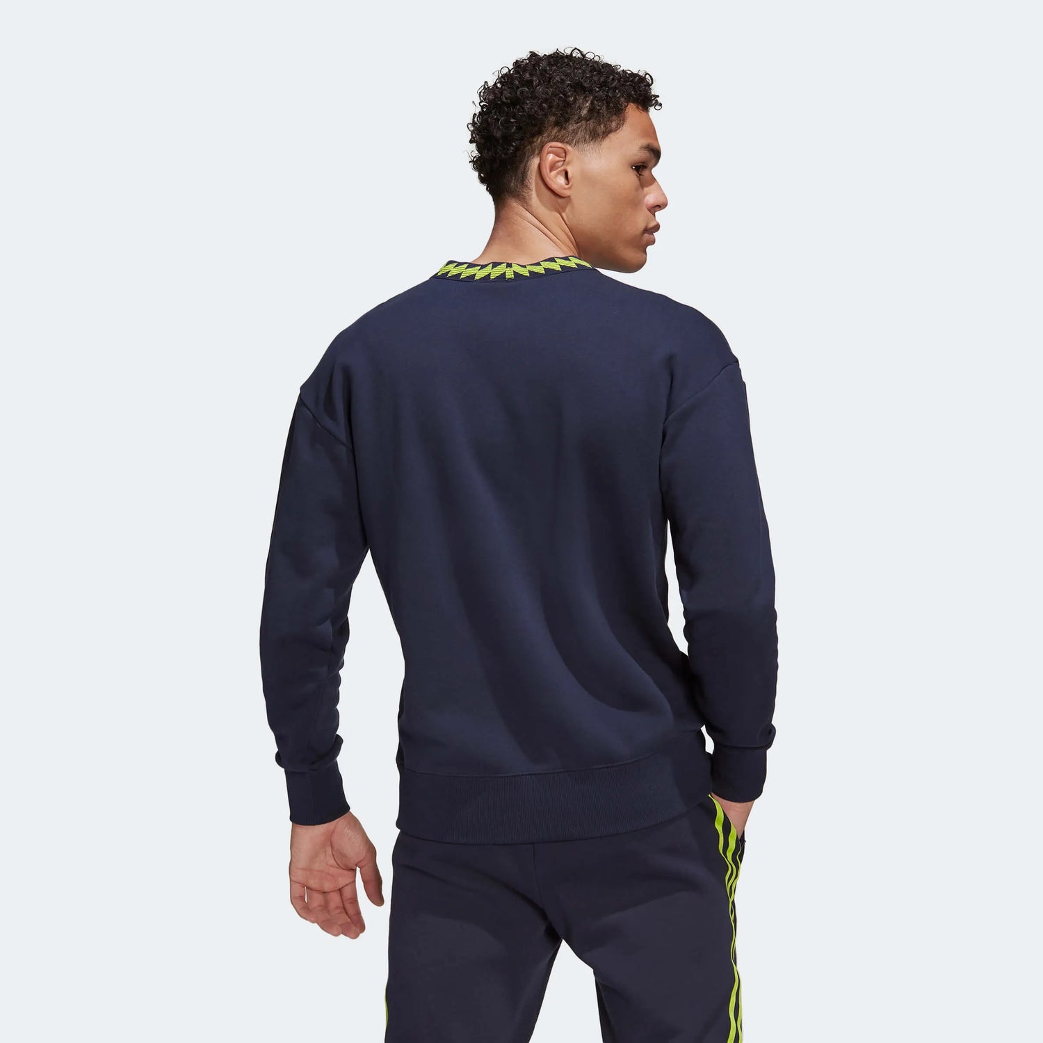 adidas 2022-23 Manchester United LS Crew Sweatshirt - Legend Ink (Model - Back)