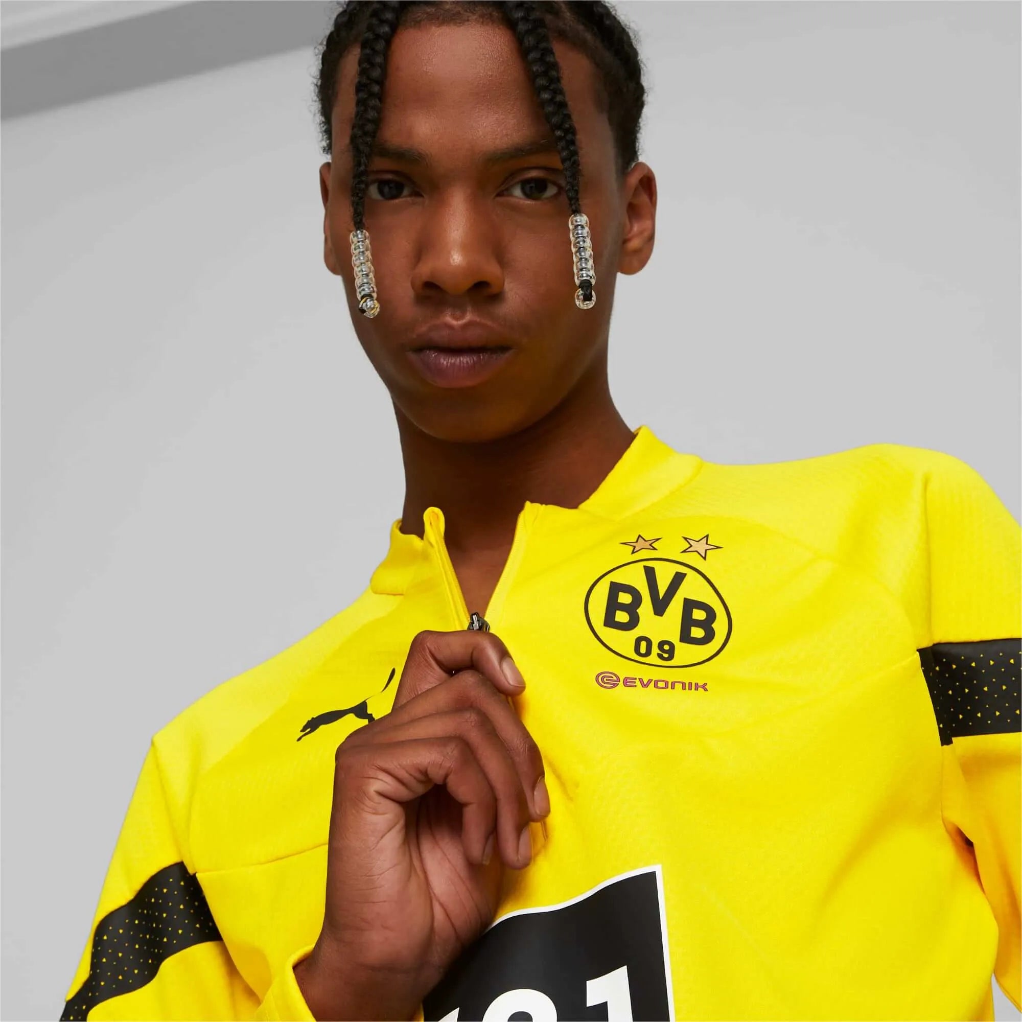 Puma 2022-23 Borussia Dortmund Quarter Zip Top - Cyber Yellow (Detail 1)