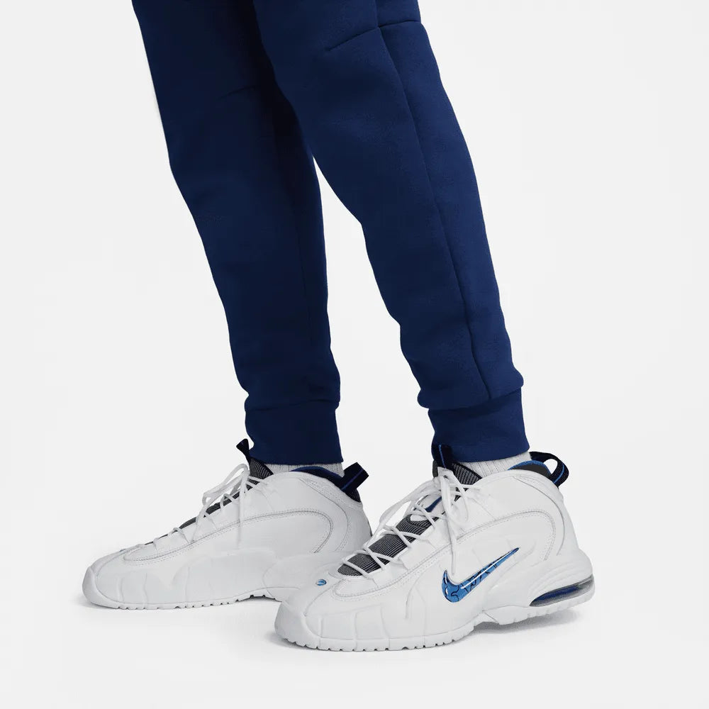 Nike 2022-23 England Tech Fleece Joggers (Detail 4)