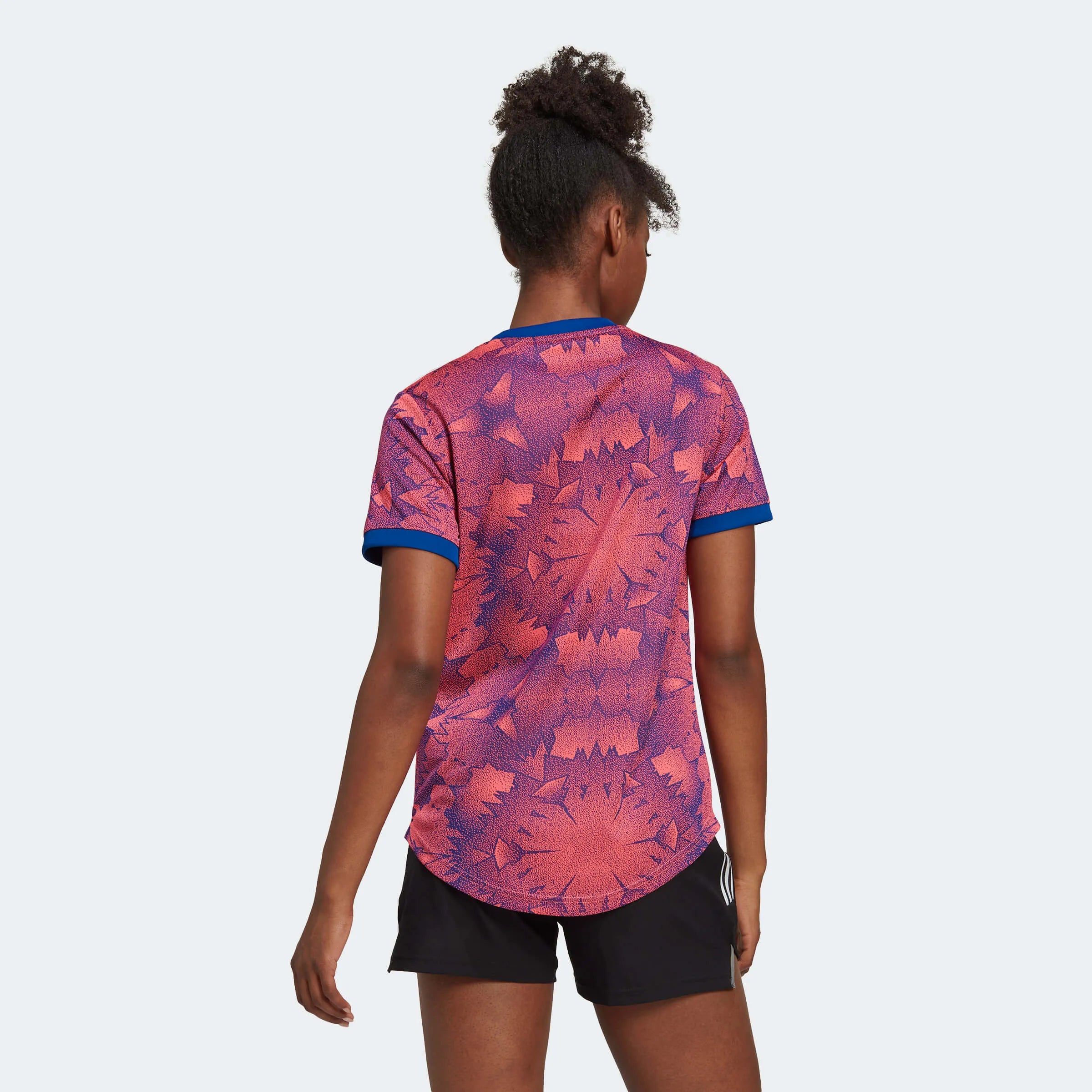 adidas 2022-23 Juventus Women's Third Jersey - Pink-Royal (Model - Back)