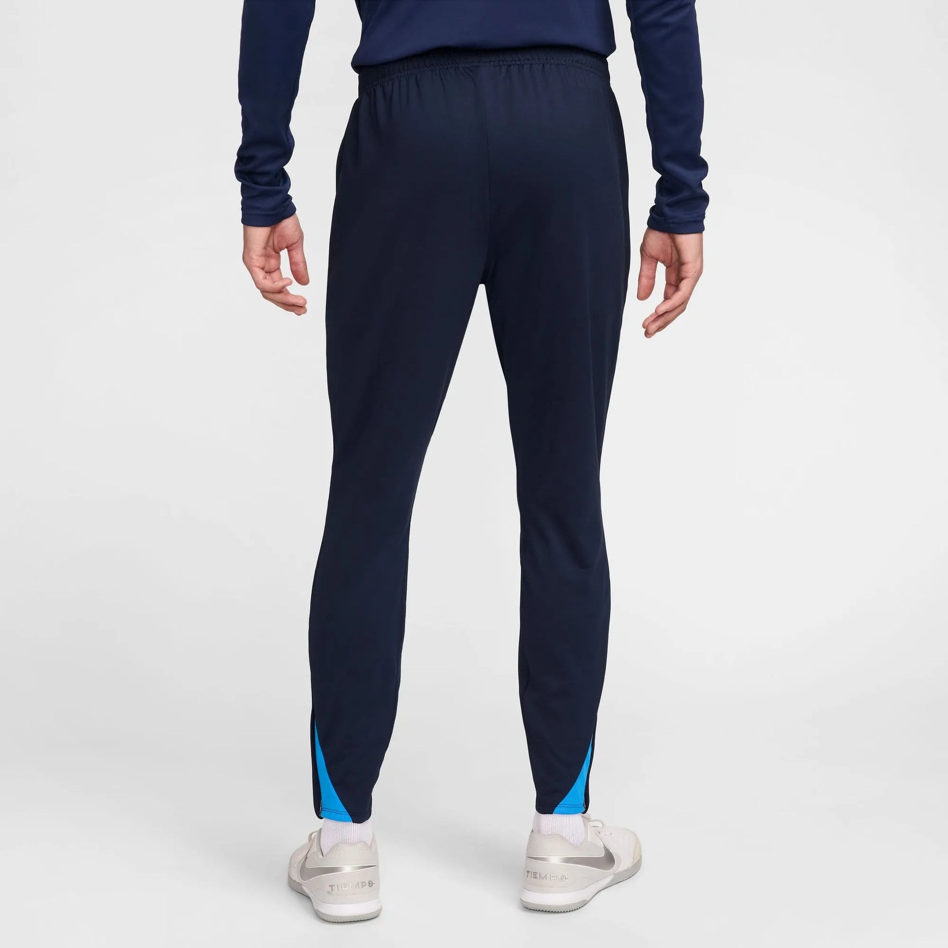 Nike 2024-25 Chelsea Men's Strike Pants (Model - Back)