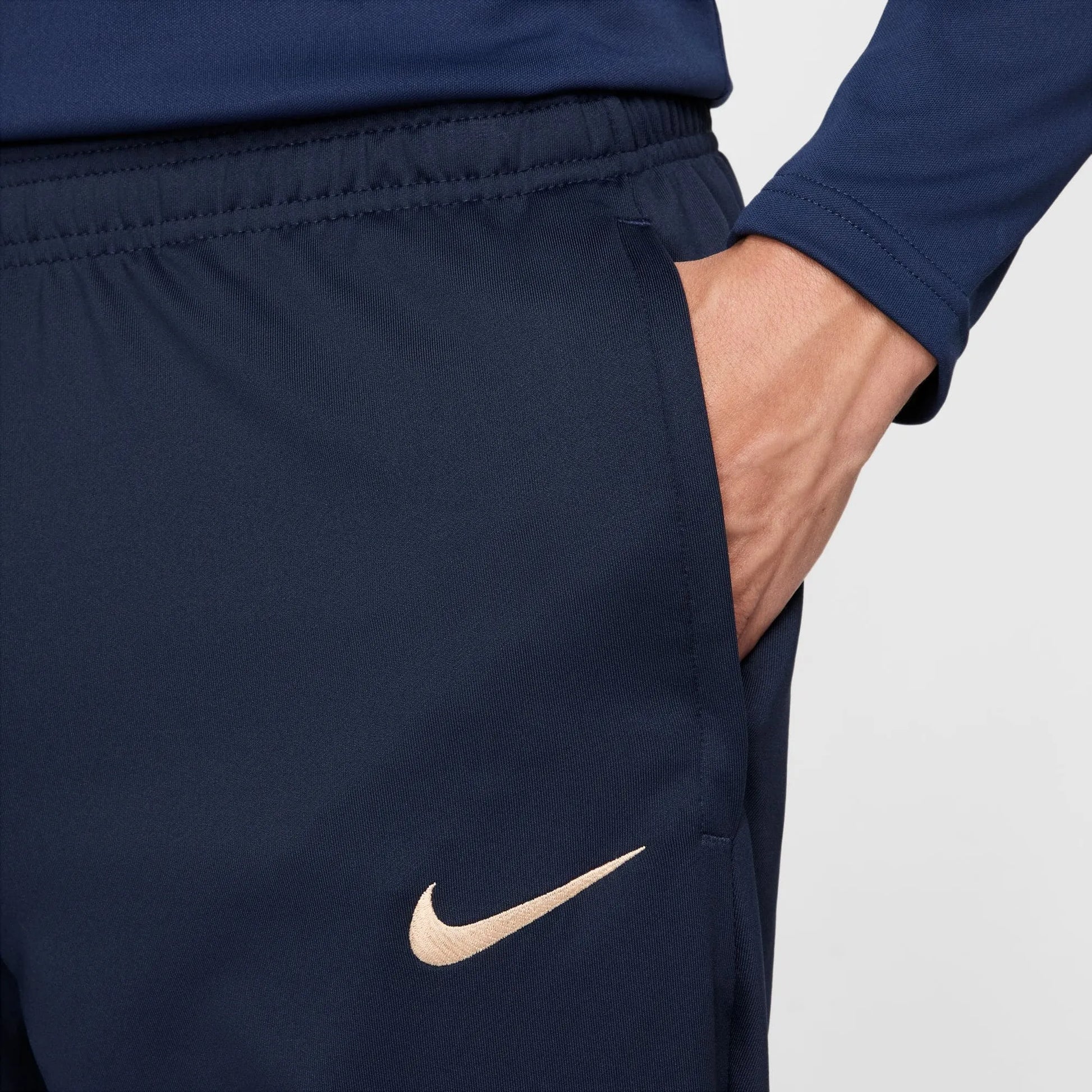 Nike 2024-25 Chelsea Men's Strike Pants (Detail 2)