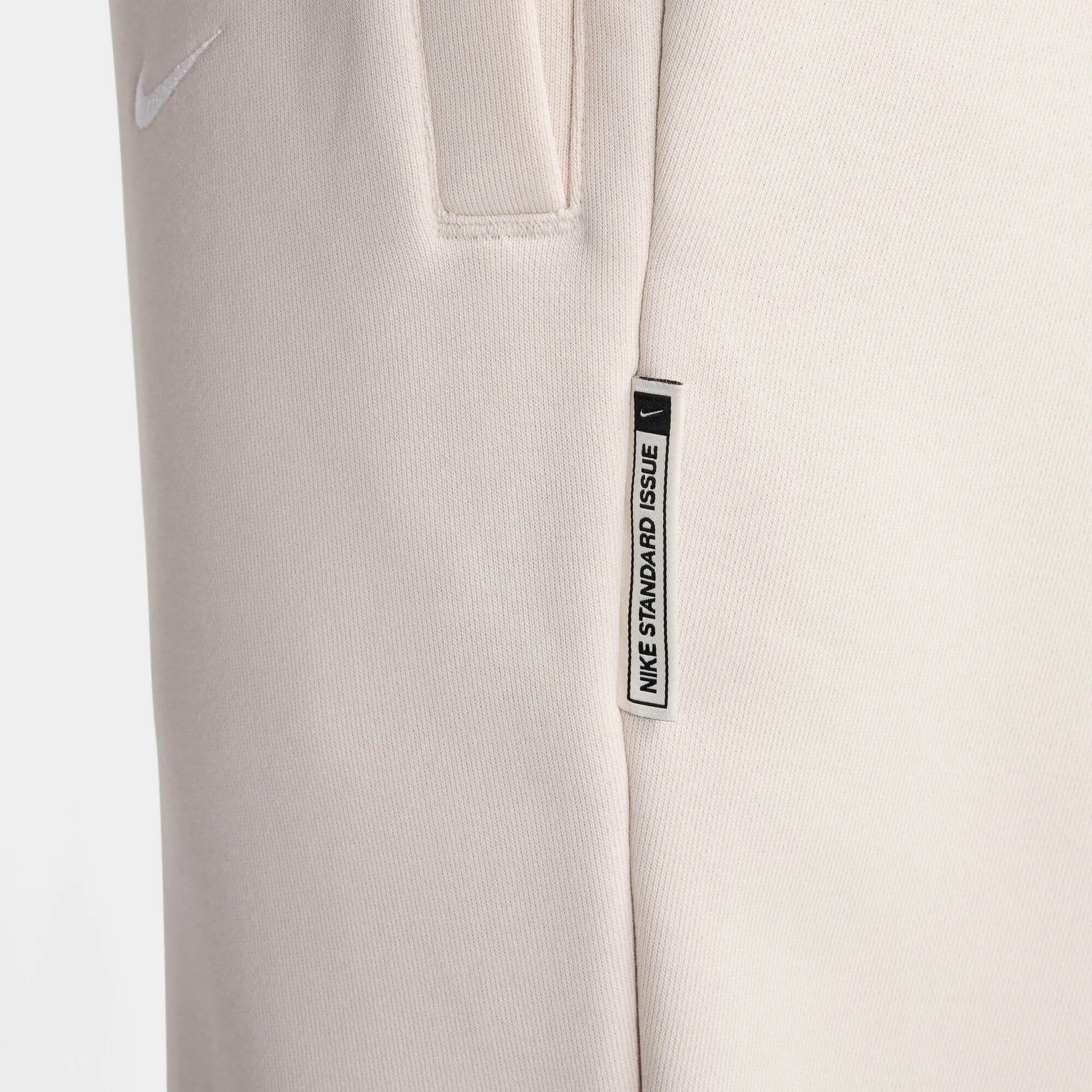 Nike 2024-25 Liverpool Men's Tapered Pants (Detail 3)