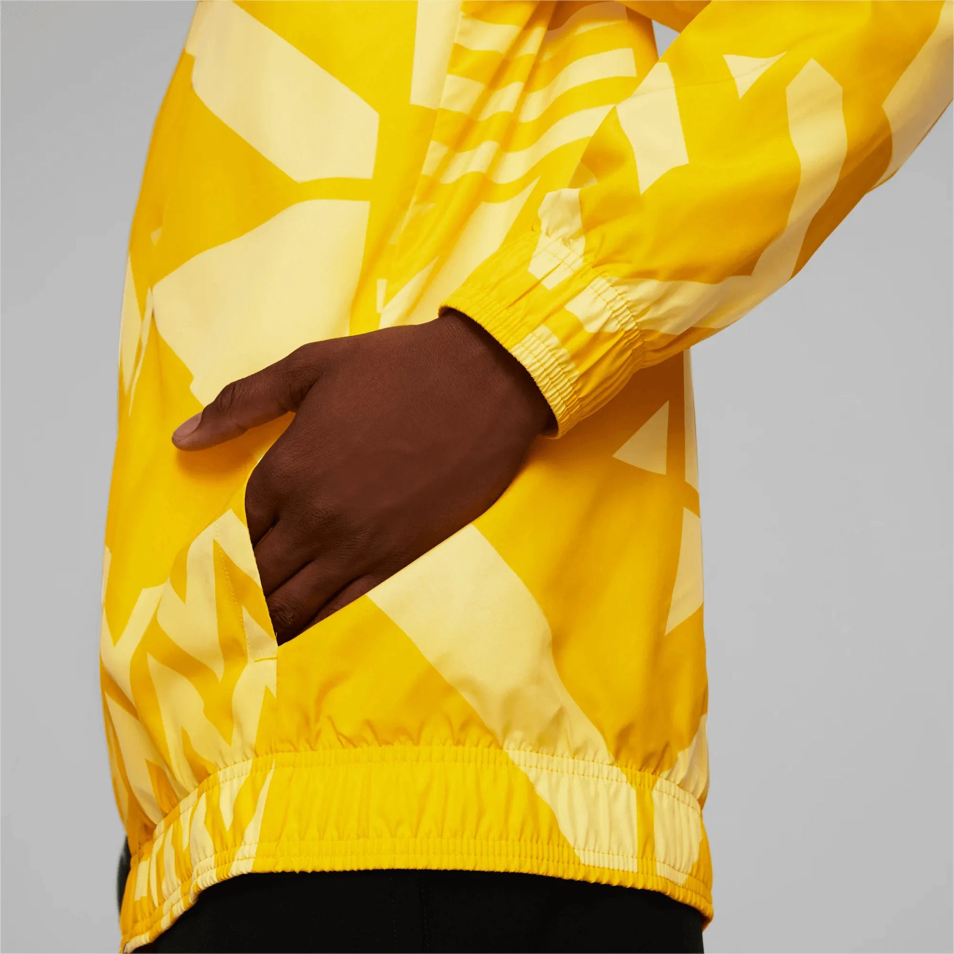 Puma 2022/23 Borussia Dortmund Prematch Jacket (Detail 1)