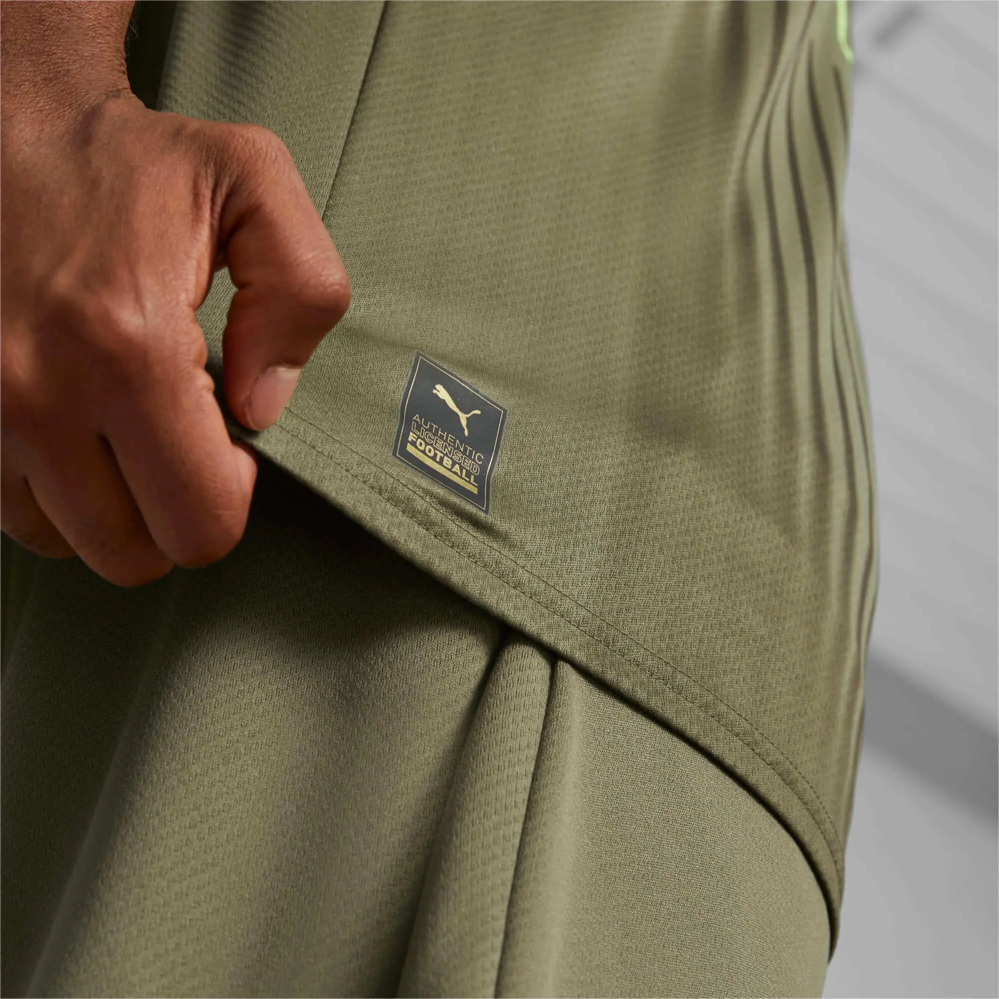 Puma 2022-23 AC Milan Third Jersey (Detail 2)