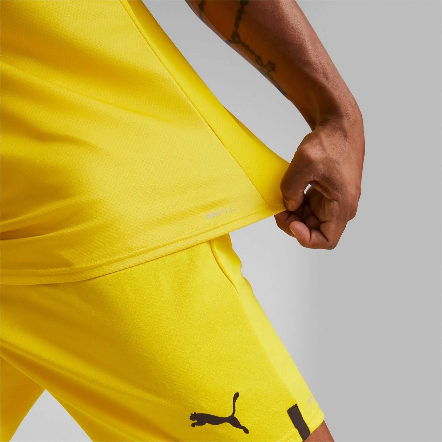 Puma 2022-23 Borussia Dortmund Cup Jersey - Cyber Yellow (Detail 2)
