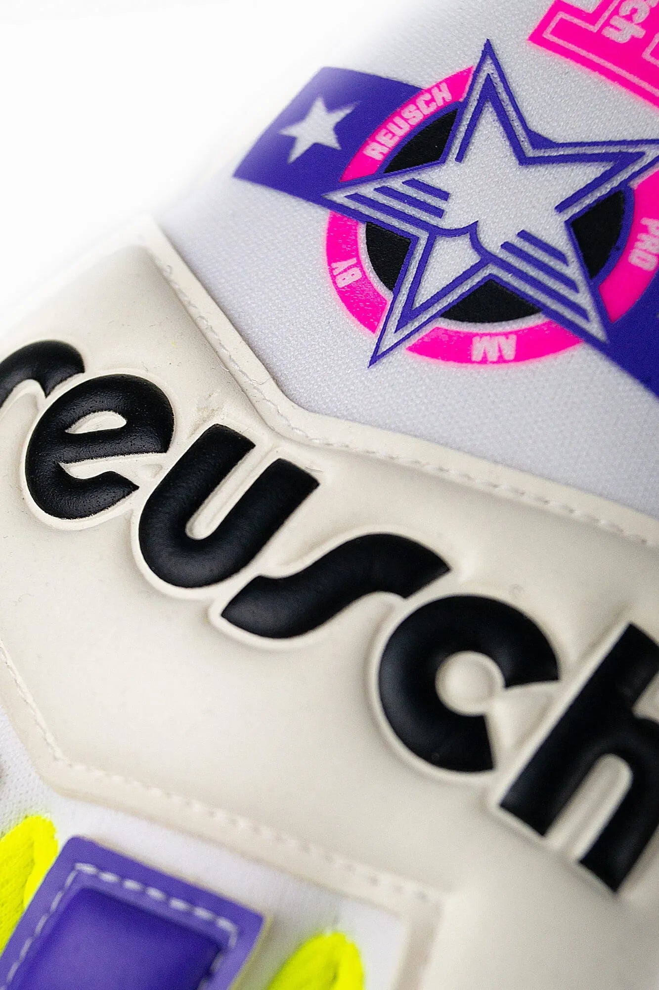 Reusch Legacy Pro AM Silver Goalkeeper Gloves (Detail 2)