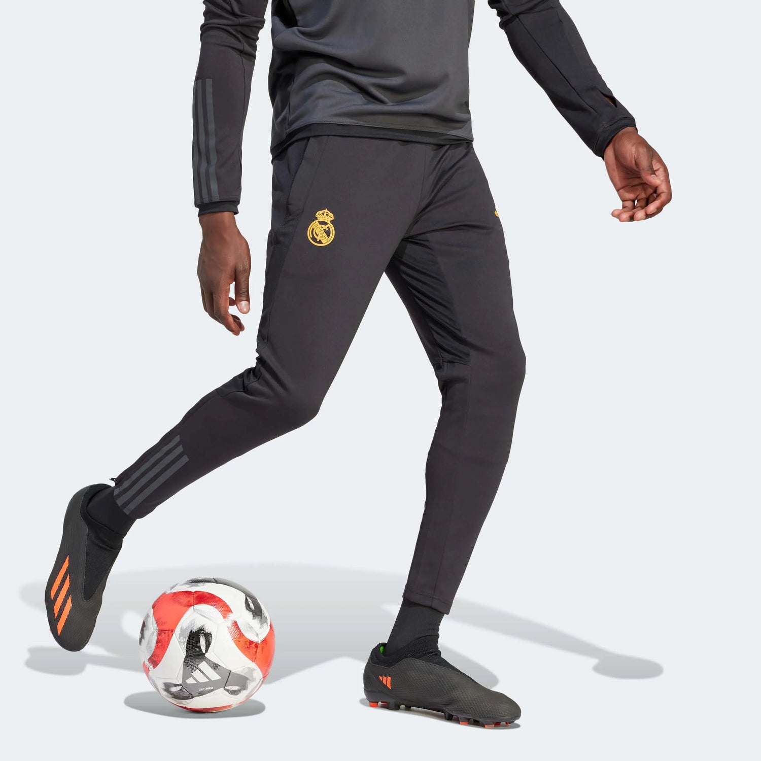 adidas 2023-24 Real Madrid Men's EU Training Pants (Model - Side)