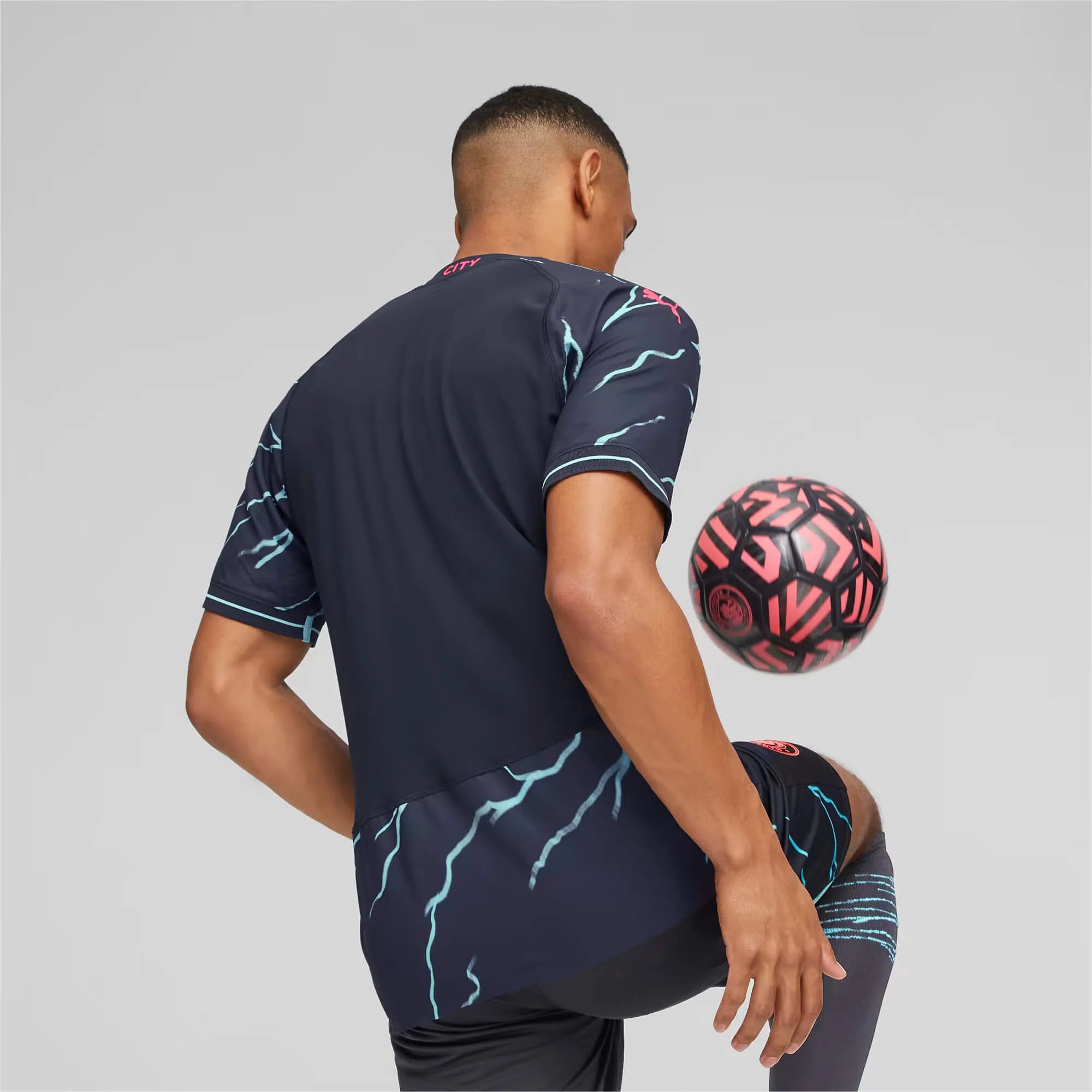 【PUMA】23-24マンチェスター・シティ PUMA マンチェスターシティ 23/24 ウーブンジャケット(ブルー