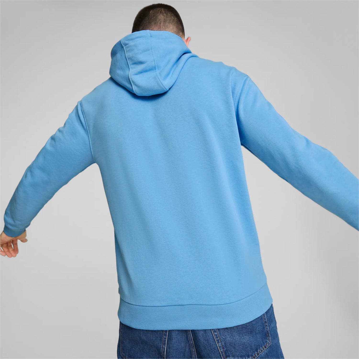 Puma 2022-23 Manchester City FtblCulture Hoody - Light Blue-White (Model - Back)