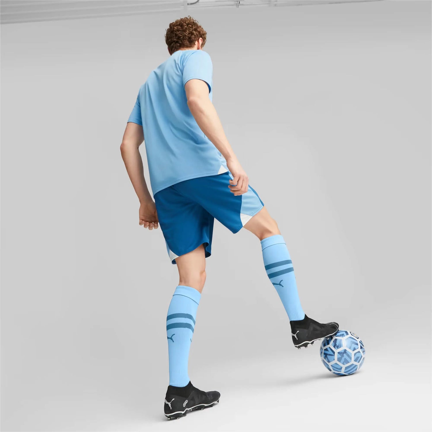 Puma 2023-24 Manchester City Men's Home Shorts (Model - Back)