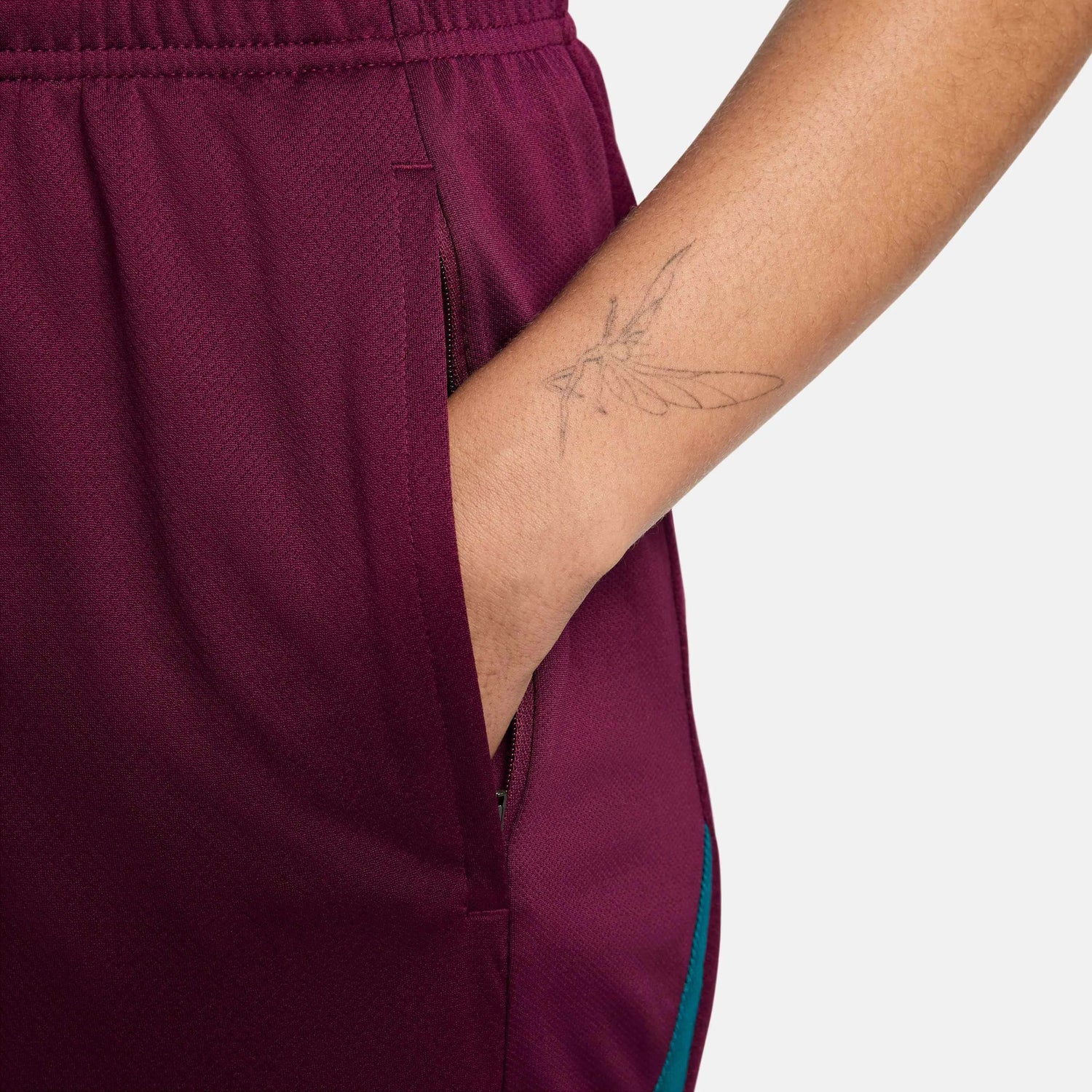 PSG 2024-25 Men's Strike Shorts (Detail 3)