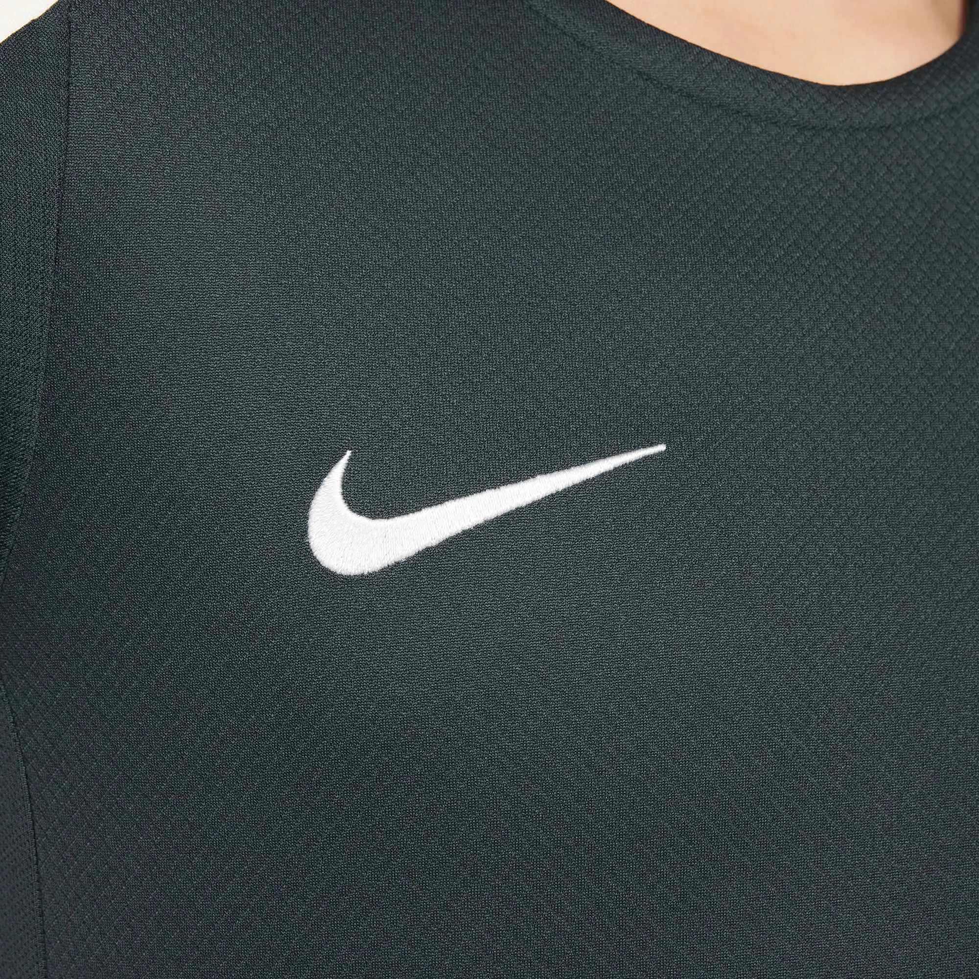Nike 2025-2026 Chelsea Youth Dri-Fit Strike Top (Detail 3)