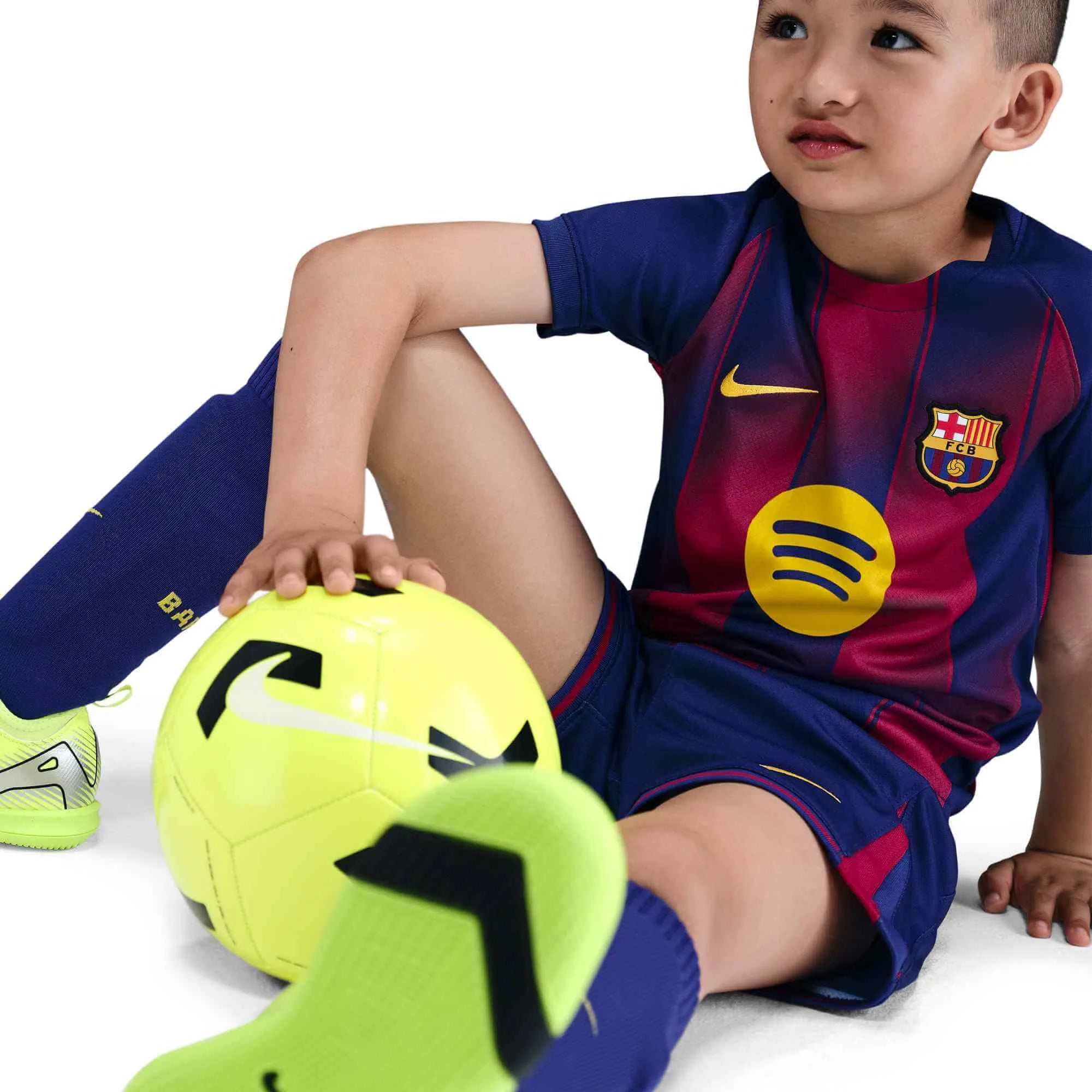 Nike 2025-26 Barcelona Little Kids' Stadium Home Kit (Detail 1)