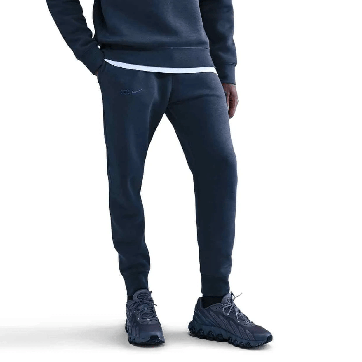 Nike 2025-26 Chelsea Men's Club Jogger (Model - Front)