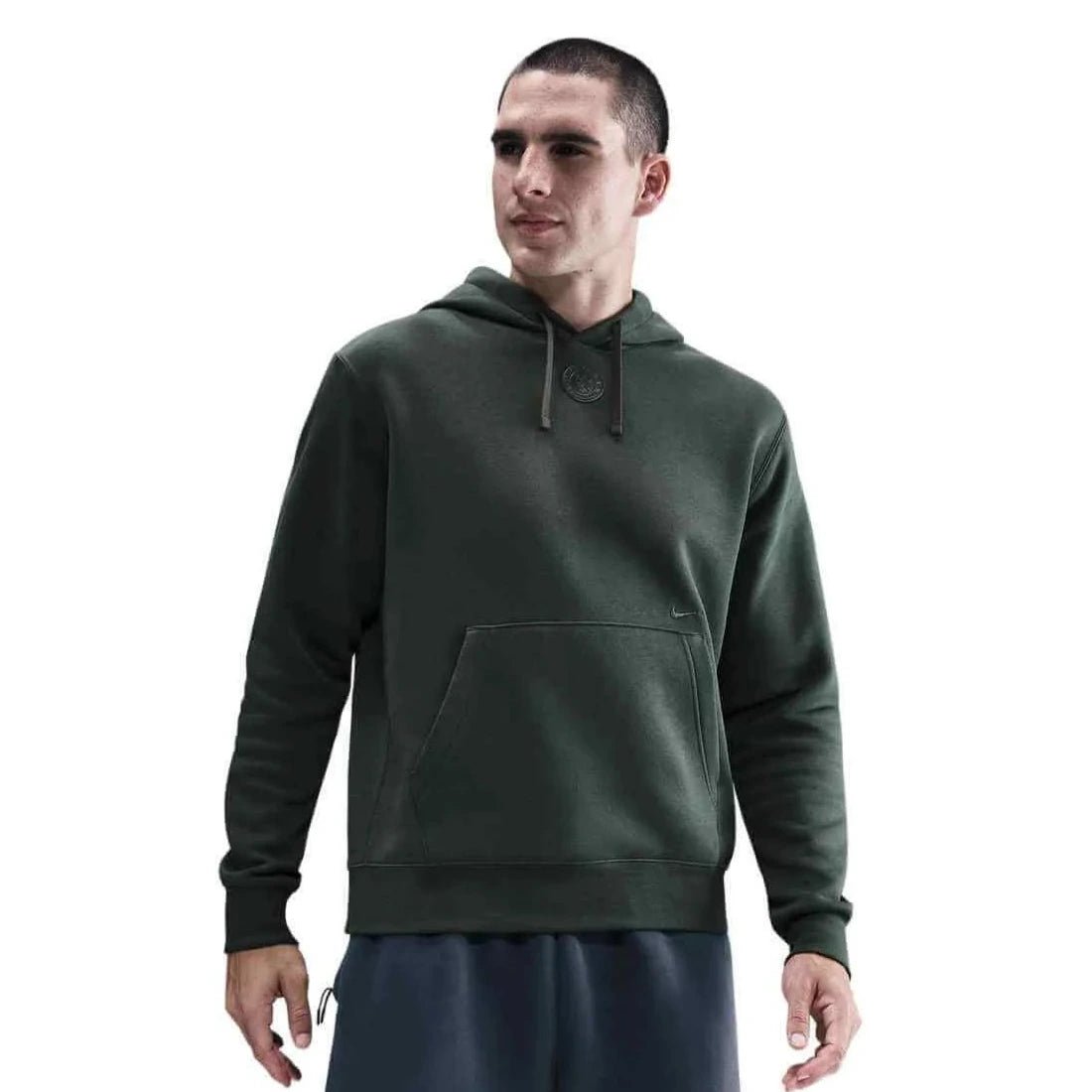 Nike 2025-26 Chelsea Men's Club Pullover Hoodie (Model - Front)