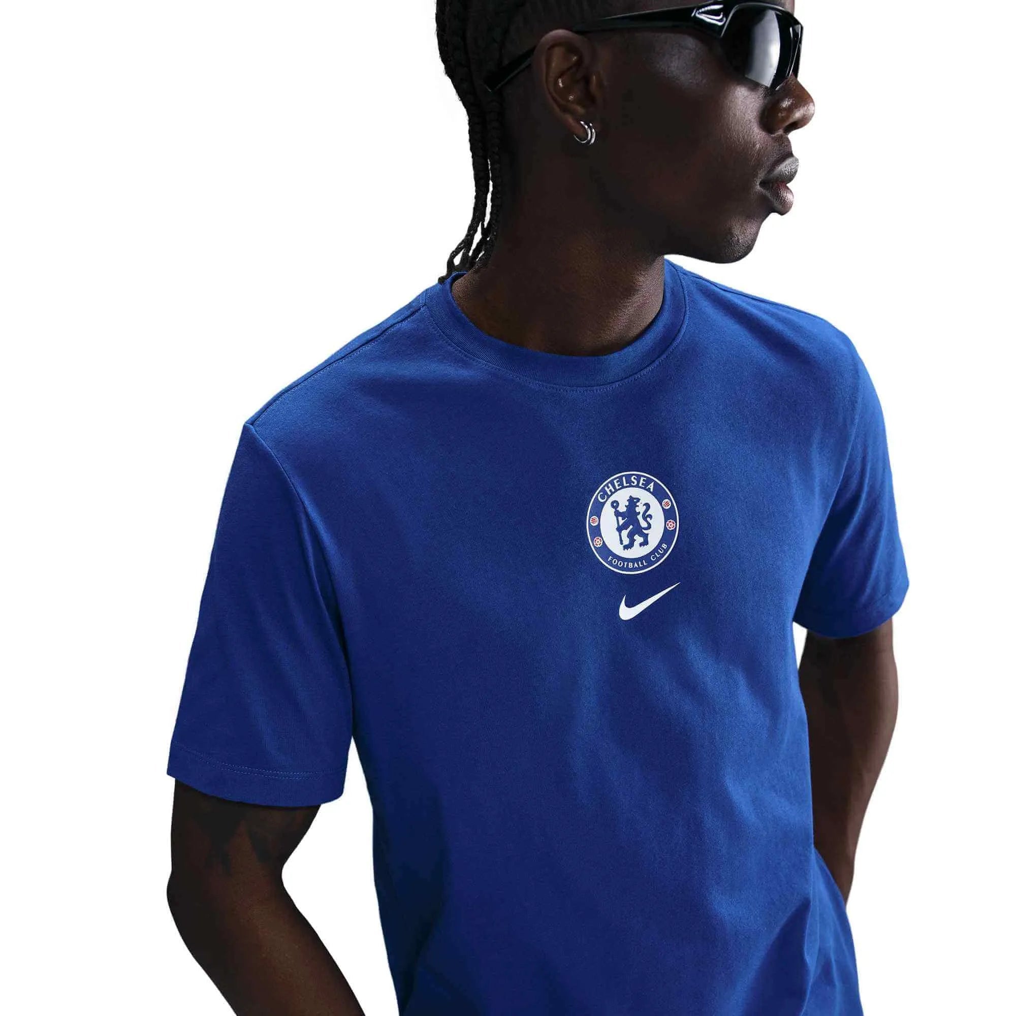 Nike 2025-26 Chelsea Men's Crest Tee (Detail 1)