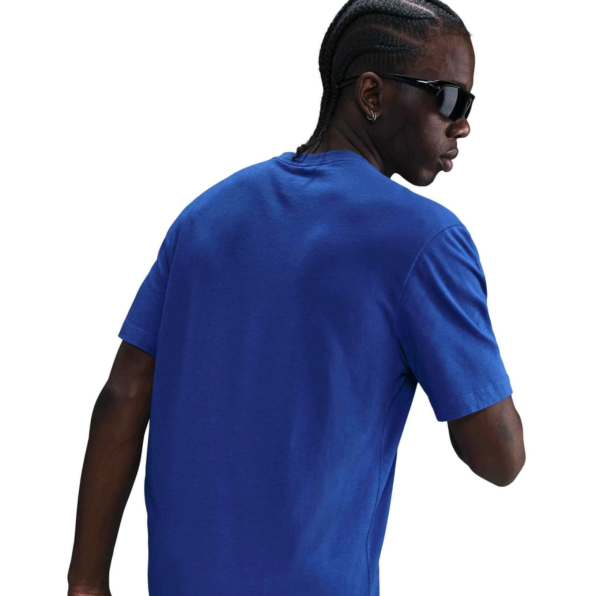 Nike 2025-26 Chelsea Men's Crest Tee (Detail 3)