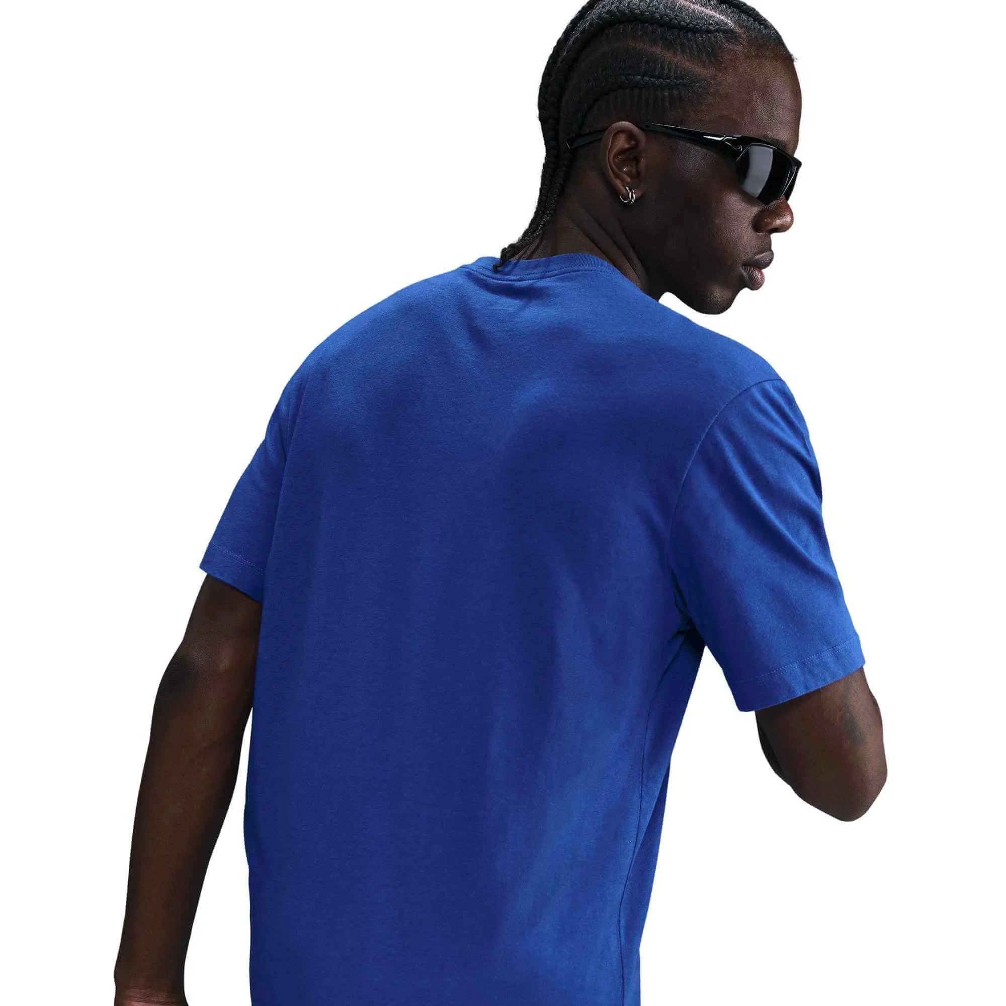 Nike 2025-26 Chelsea Men's Crest Tee (Detail 3)