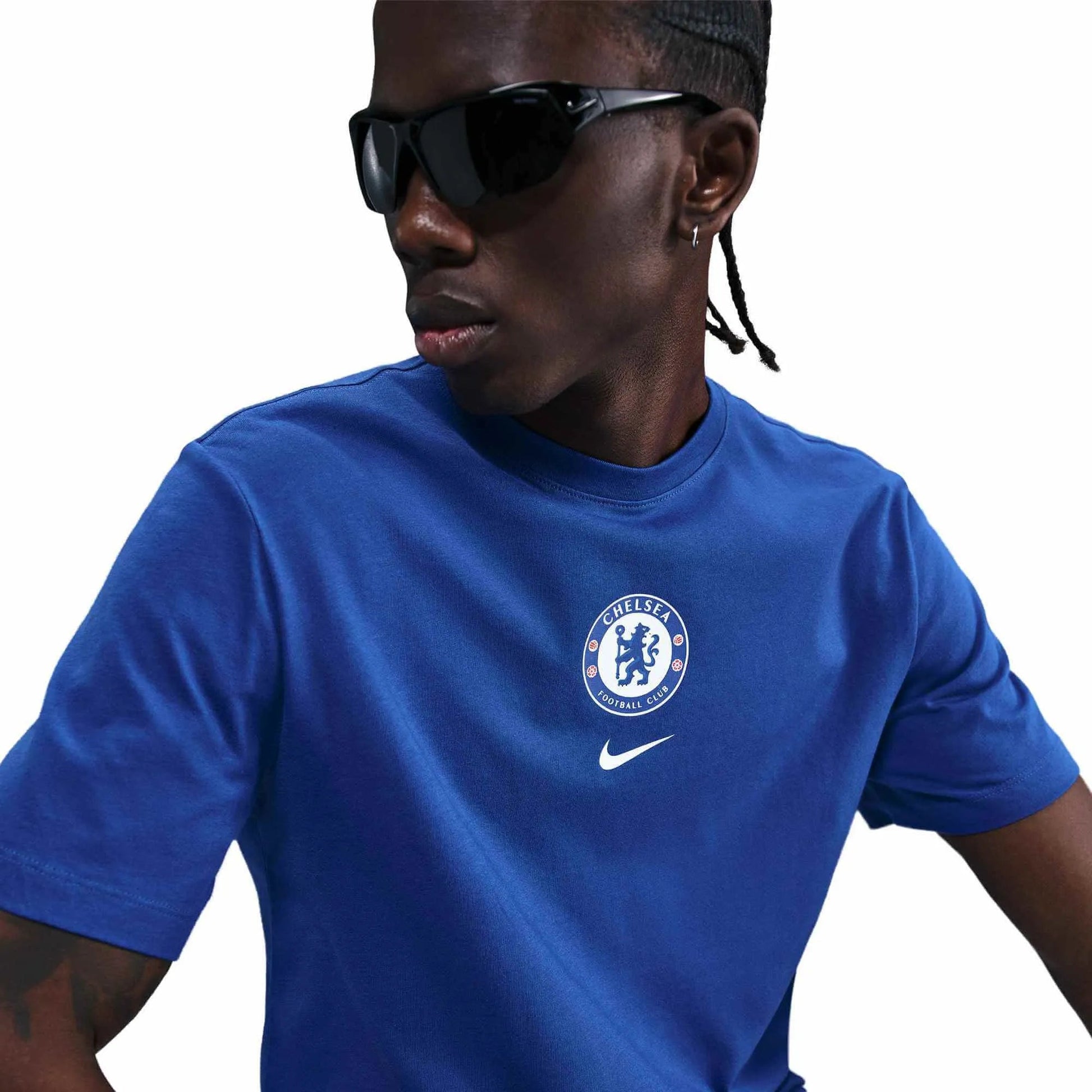 Nike 2025-26 Chelsea Men's Crest Tee (Detail 2)