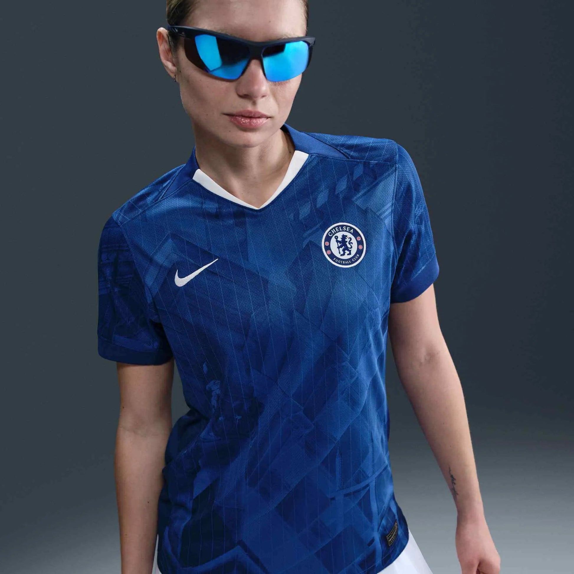 Nike 2025-26 Chelsea Women's Stadium Home Soccer Jersey (Model - Side)