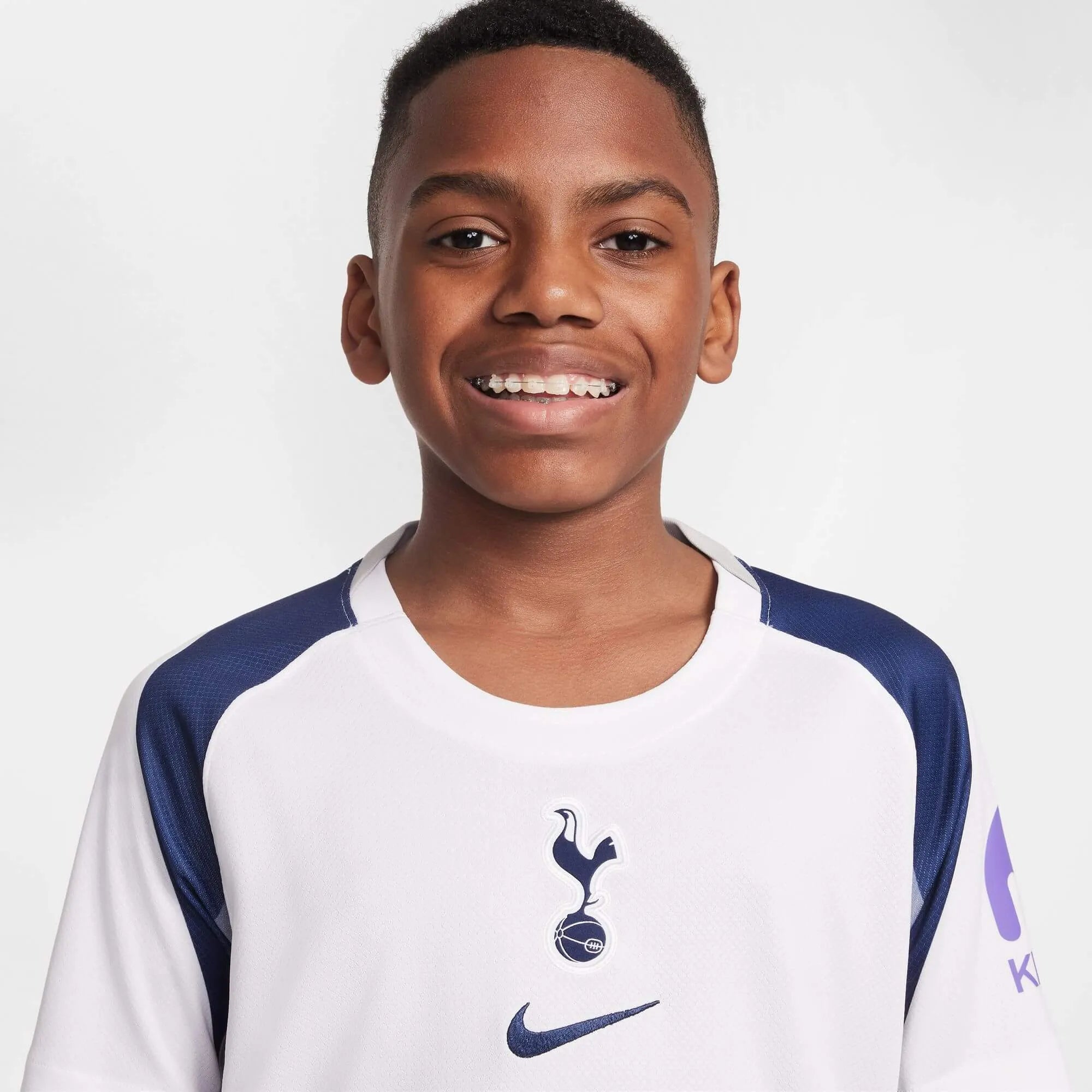 Nike 2025-26 Tottenham Youth Stadium Home Soccer Jersey (Detail 1)