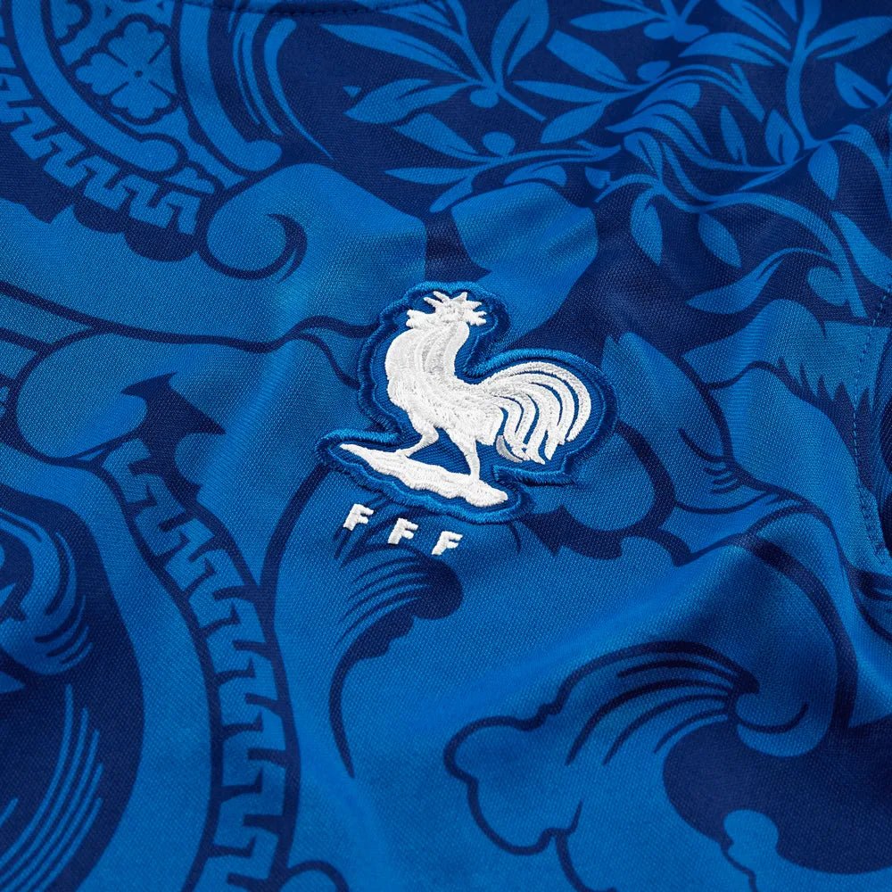 Nike France Women's EC22 Home Jersey - Hyper Cobalt-Siren Red (Detail 4)