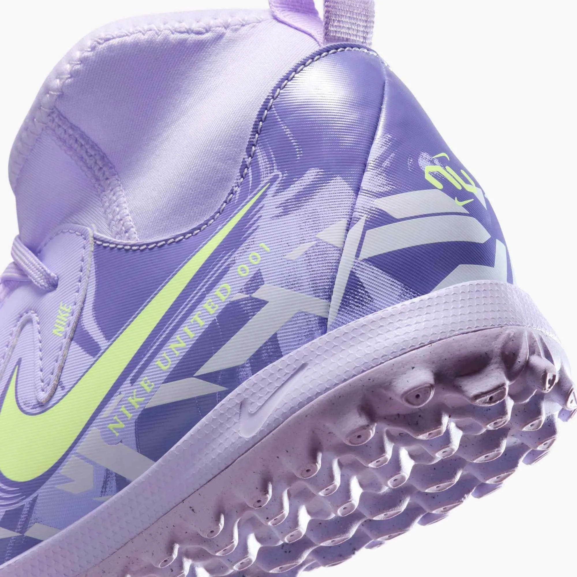 Nike Junior Phantom Luna II Academy NU1 Turf Soccer Shoes - United Pack (SP25)