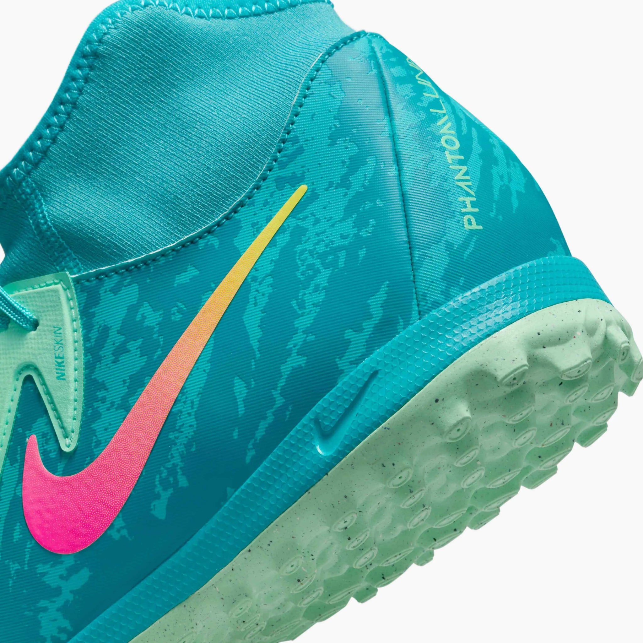 Nike Phantom Luna II Academy LV8 Turf - Vortex Pack (SP24)