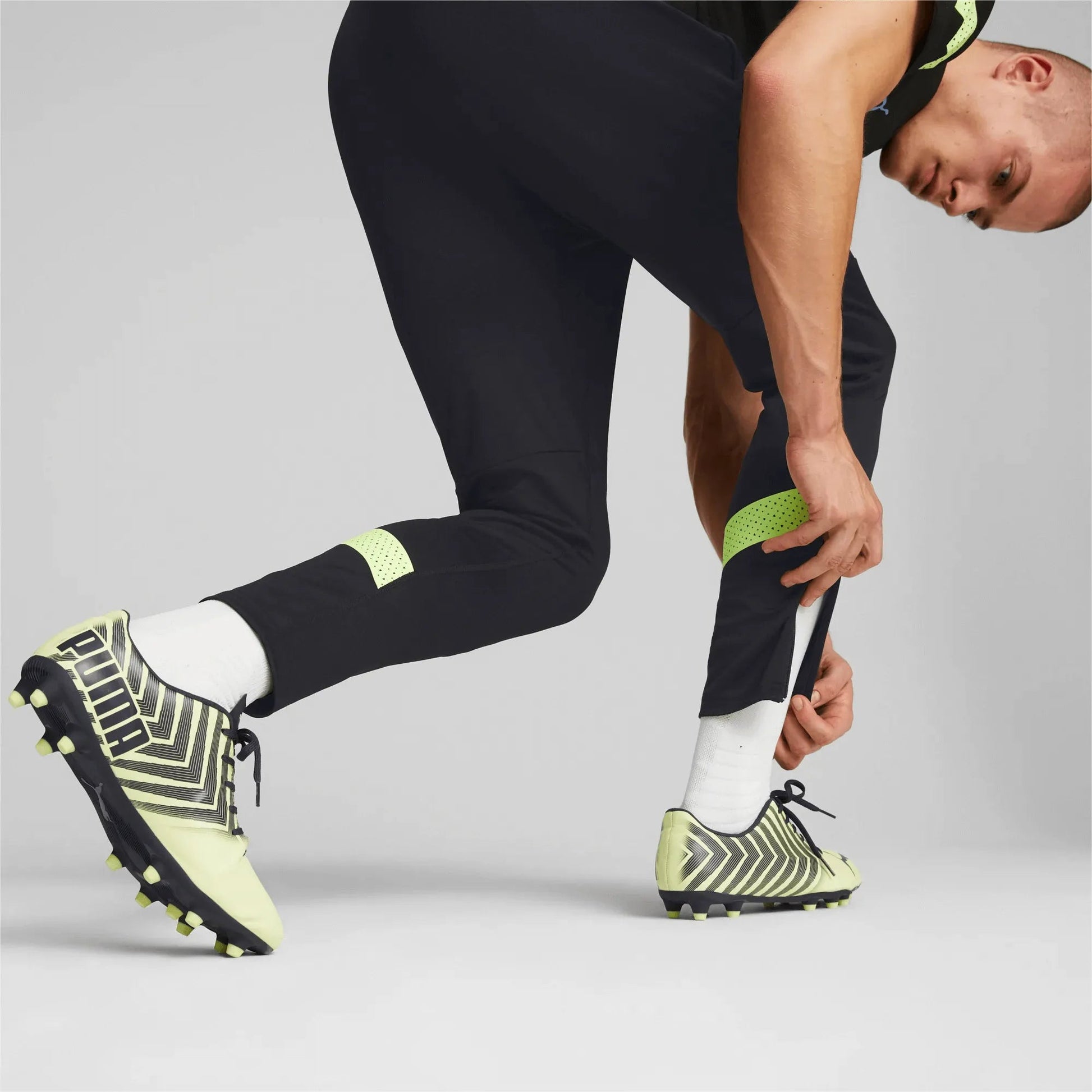 Puma 2022-23 Manchester City Training Pants Black (Detail 1)