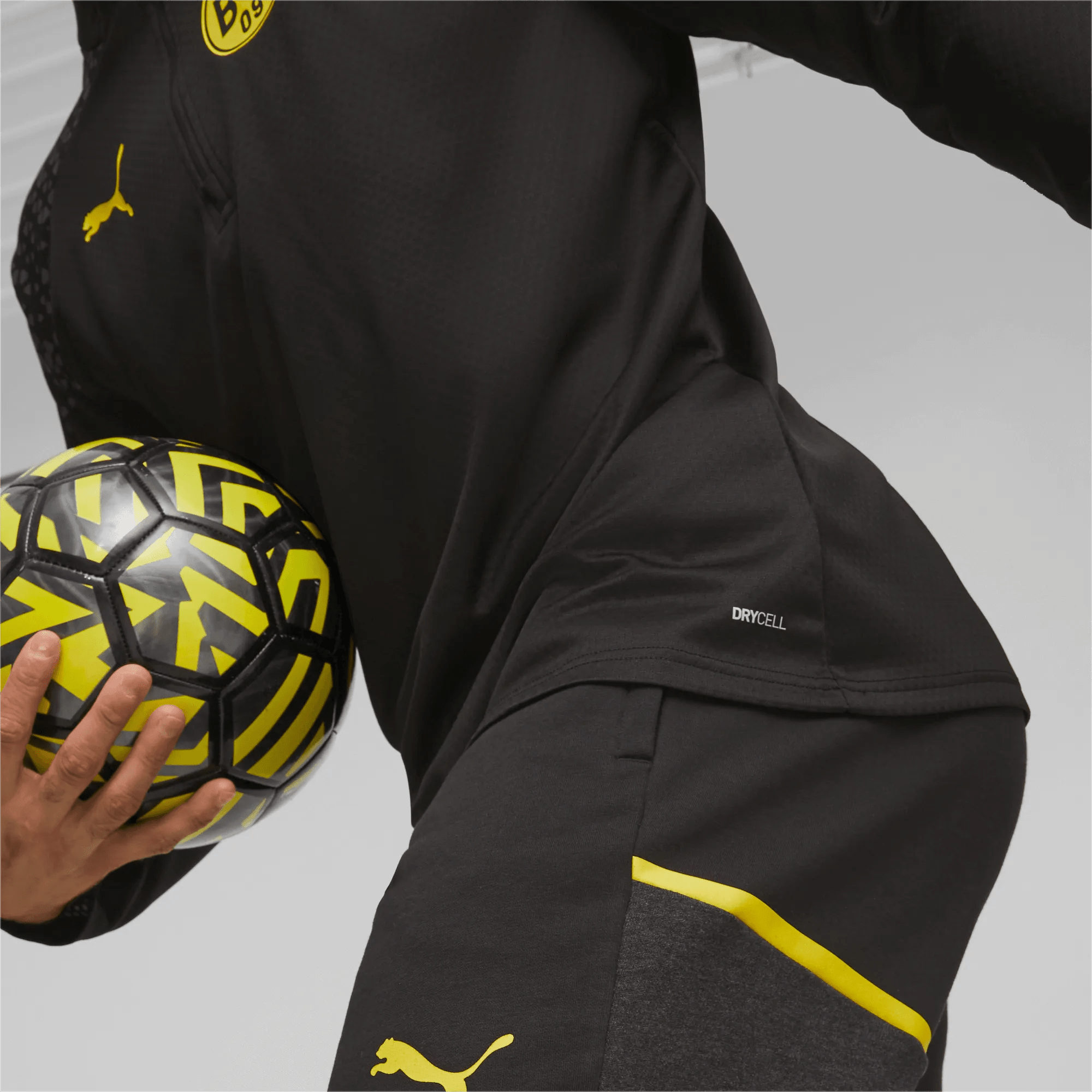 Puma 2023-24 Borussia Dortmund Men's Quarter-Zip Training Top