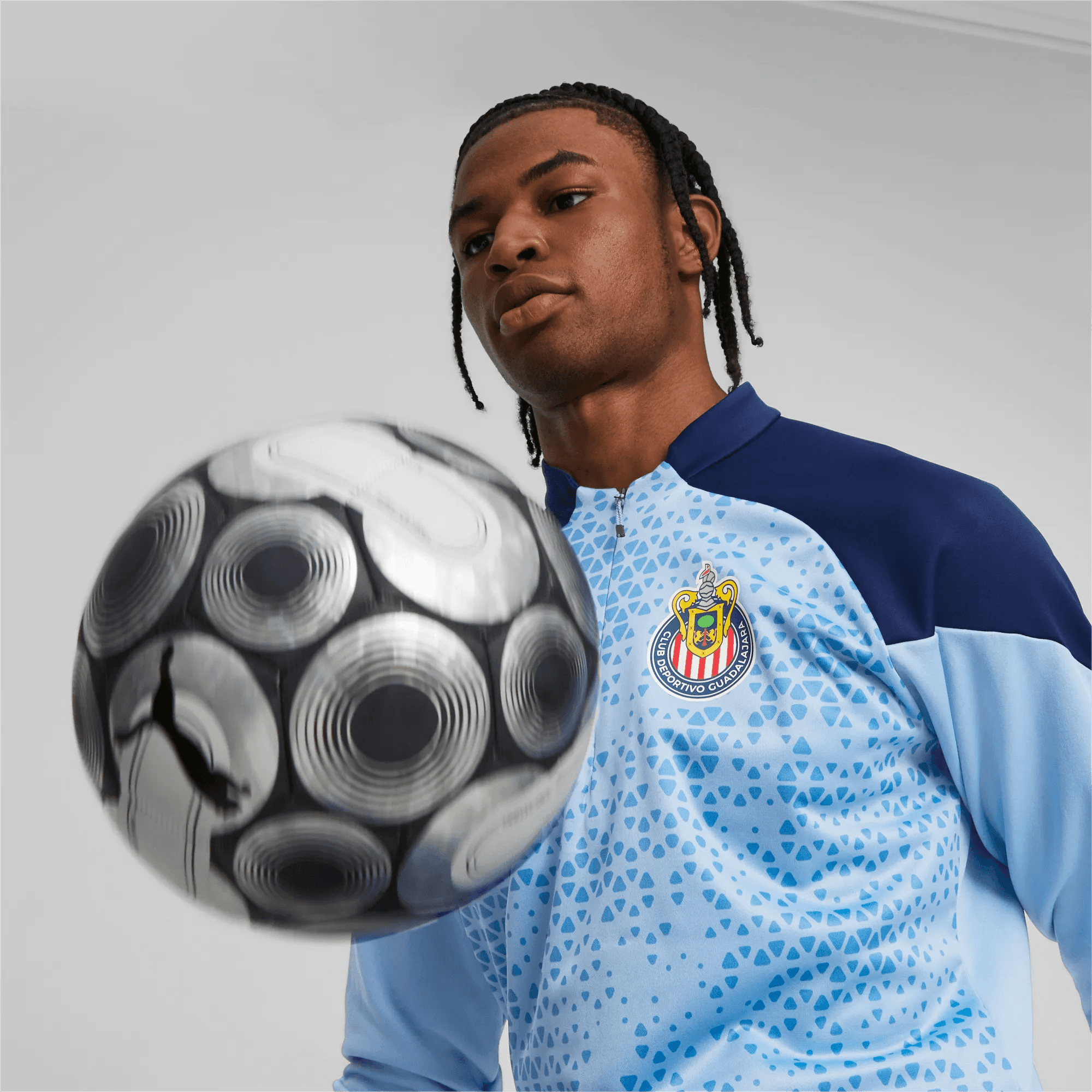 Puma 2023-24 Chivas Men Training Fleece (Detail 1)