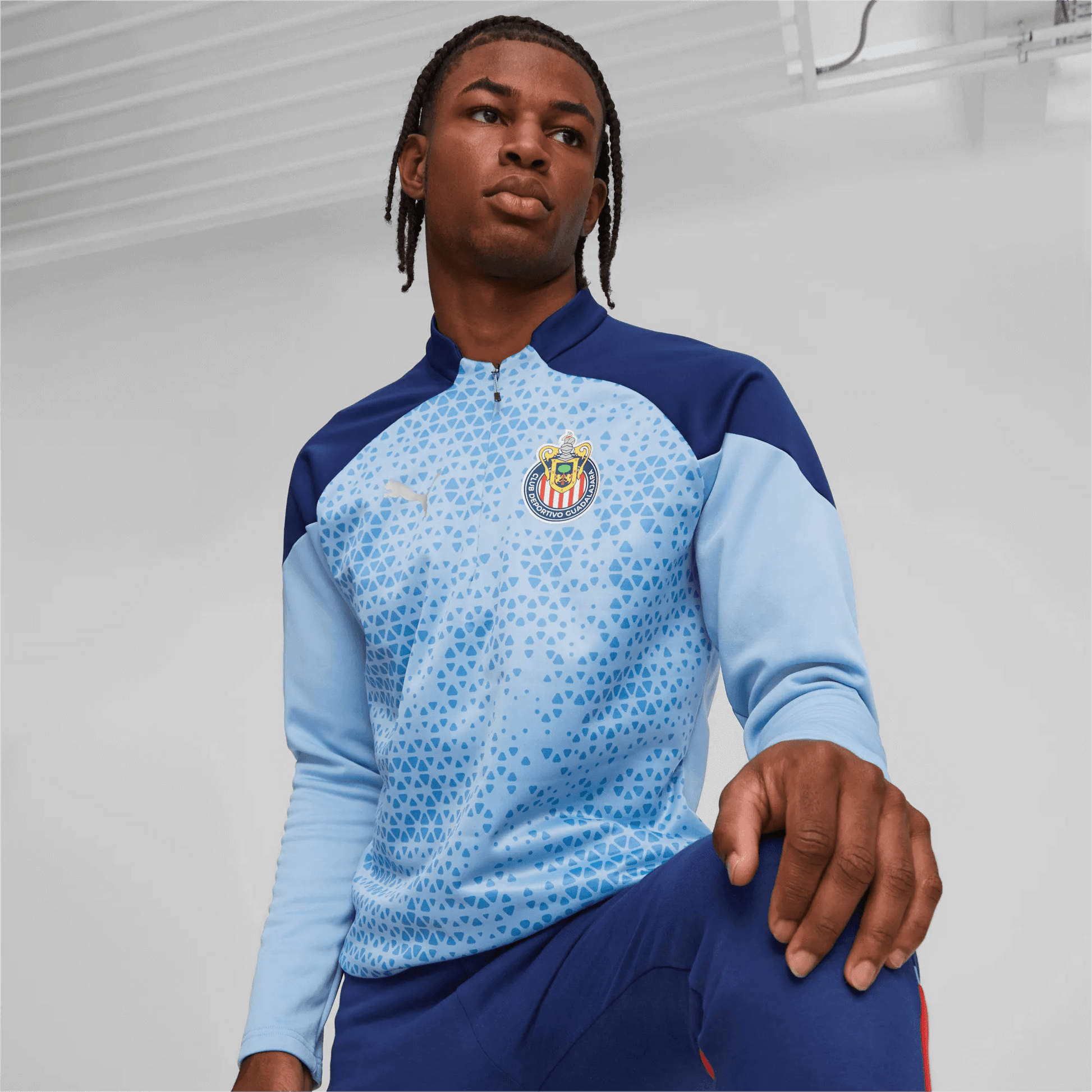 Puma 2023-24 Chivas Men Training Fleece (Model - Front)