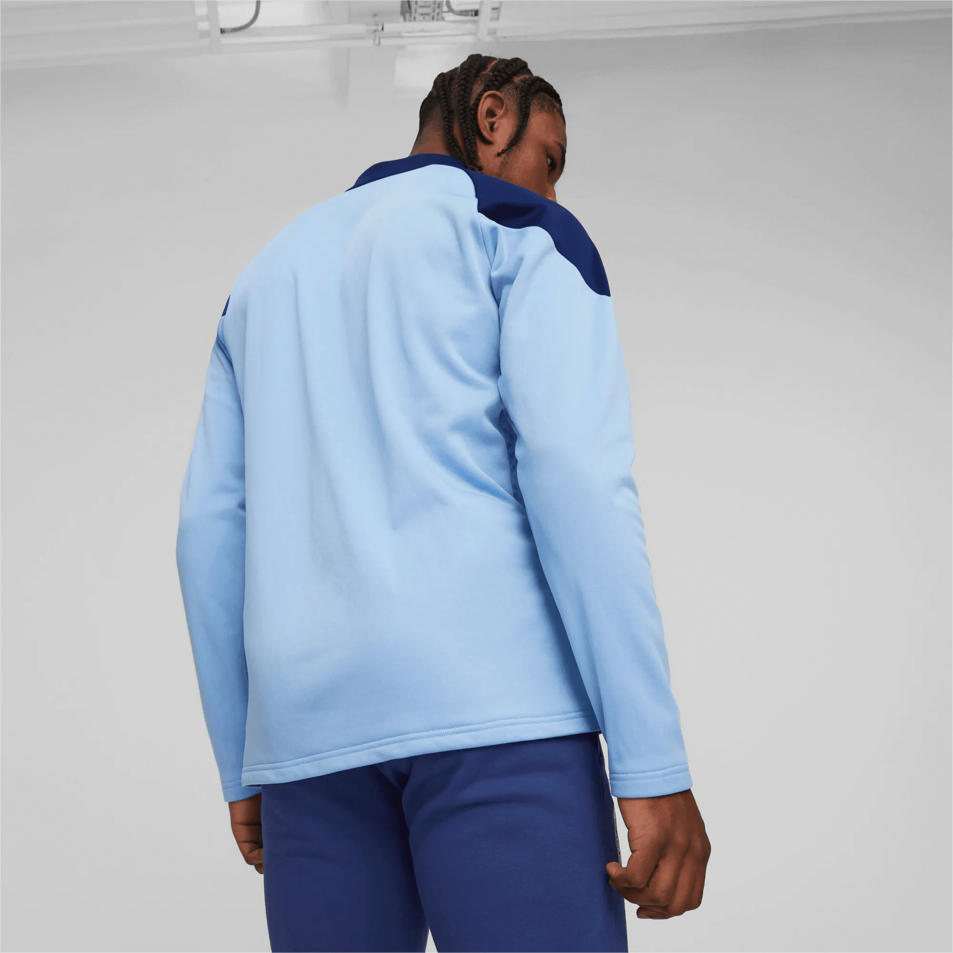 Puma 2023-24 Chivas Men Training Fleece (Model - Back)