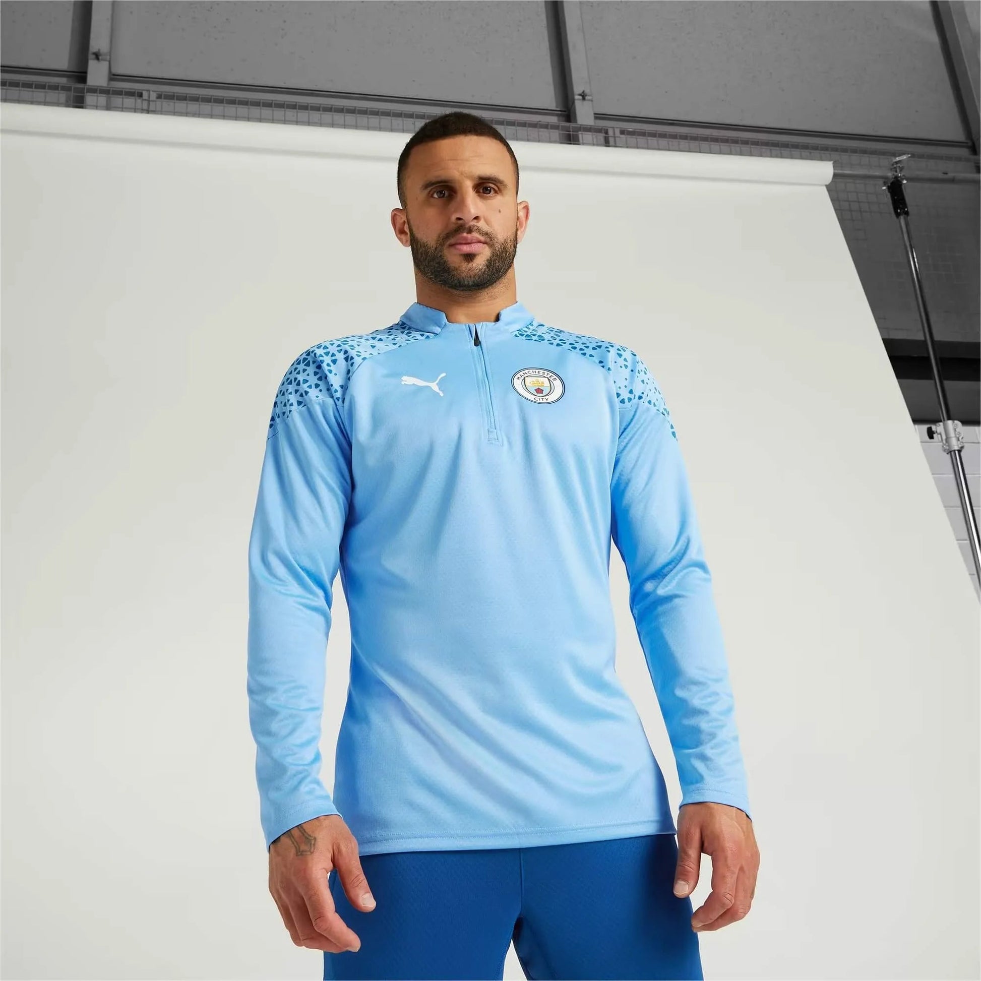 Puma 2023-24 Manchester City Men's Quarter Zip Training Top (Model - Front)