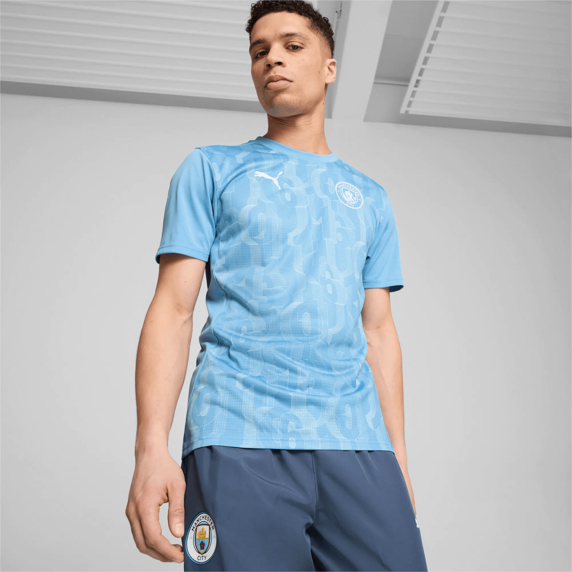 Puma 2024-25 Manchester City Men's Pre-Match Jersey (Model - Front)