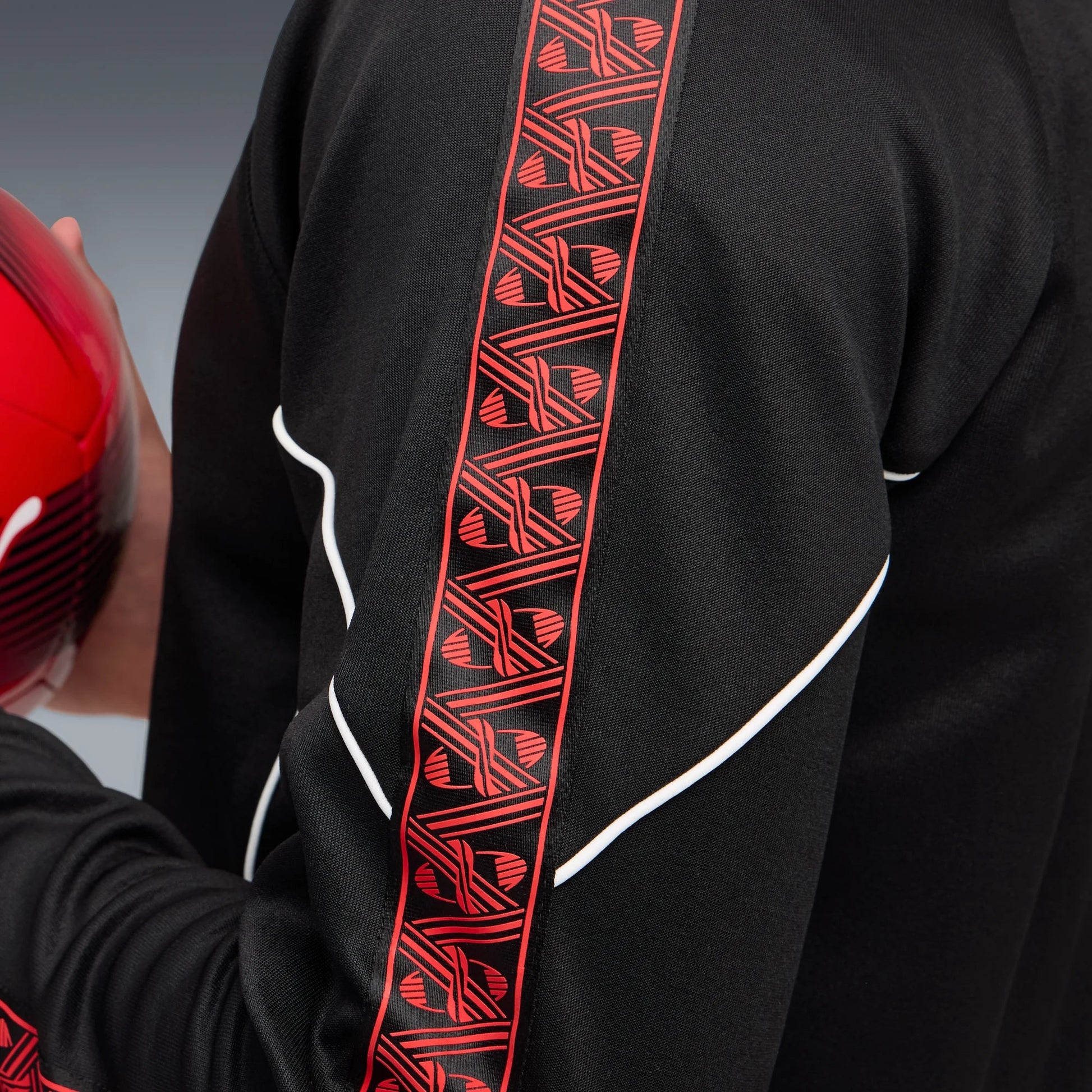 Puma 2025-26 AC Milan Men's KING Anthem Jacket Puma Black-Red (Detail 2)