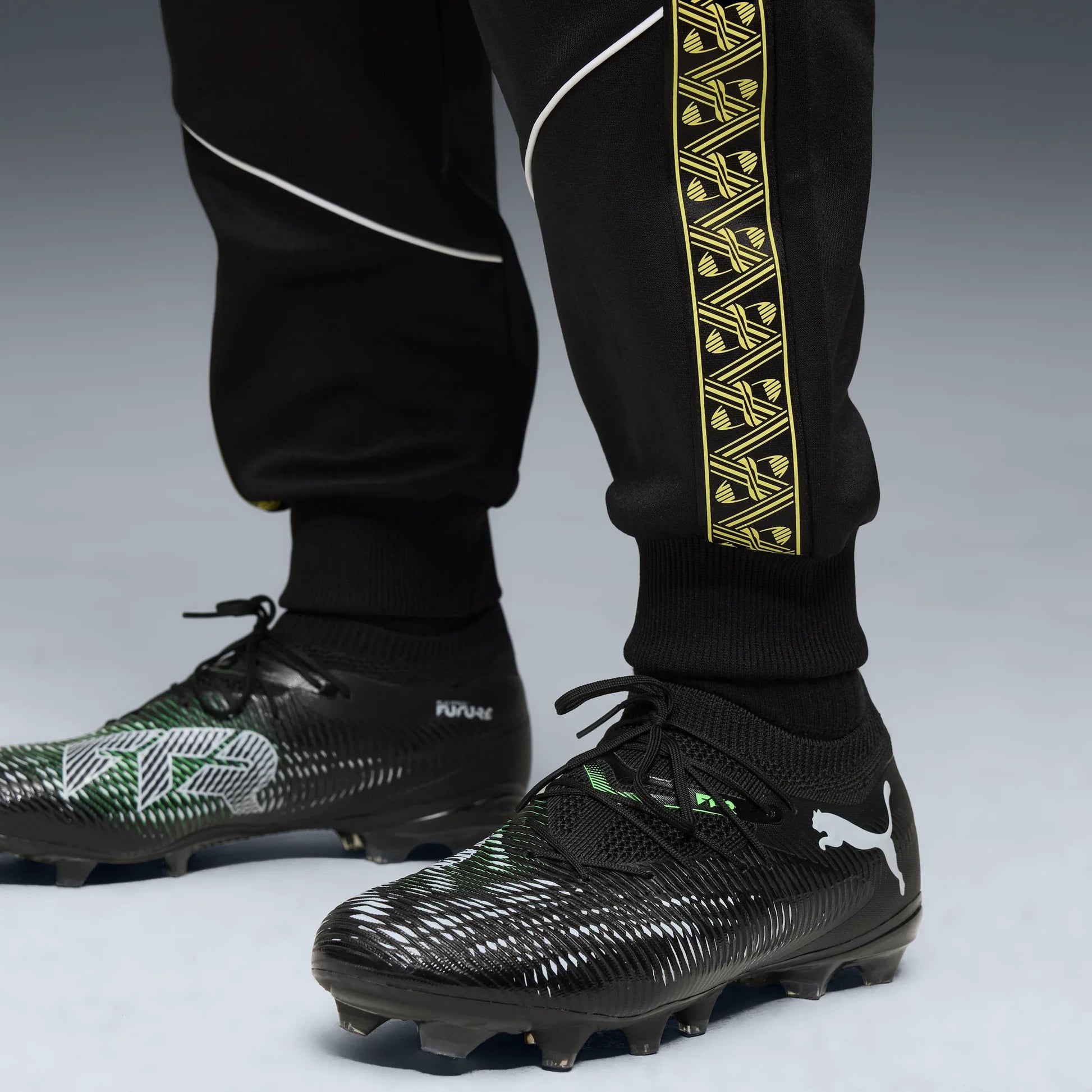 Puma 2025-26 Borussia Dortmund Men's King Anthem Pants (Detail 2)