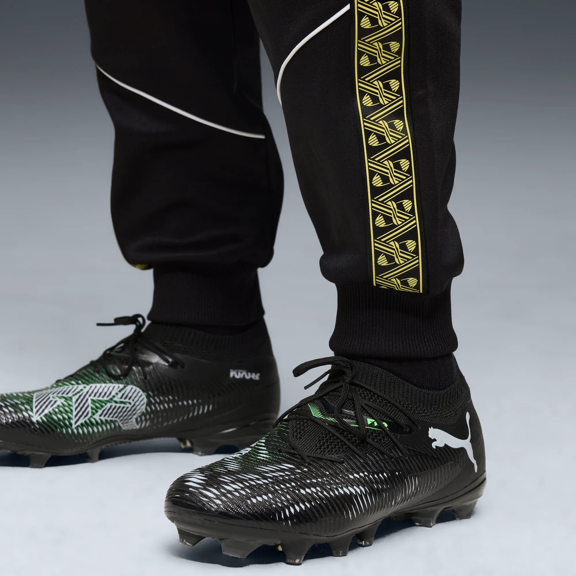 Puma 2025-26 Borussia Dortmund Men's King Anthem Pants (Detail 2)