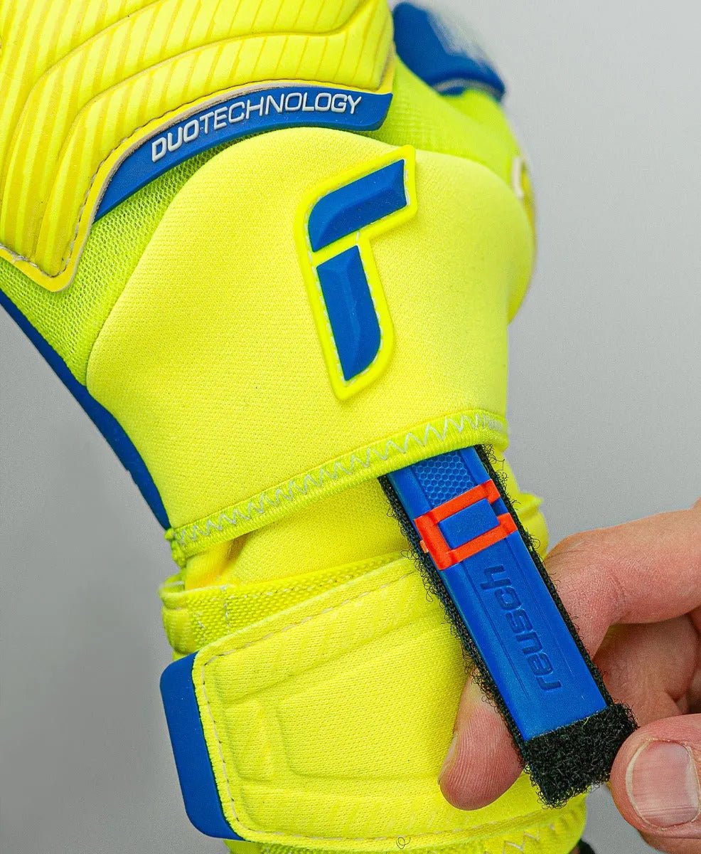 Reusch Attrakt Duo Ortho-Tec Goalkeeper Gloves - Volt-Blue (Detail 4)