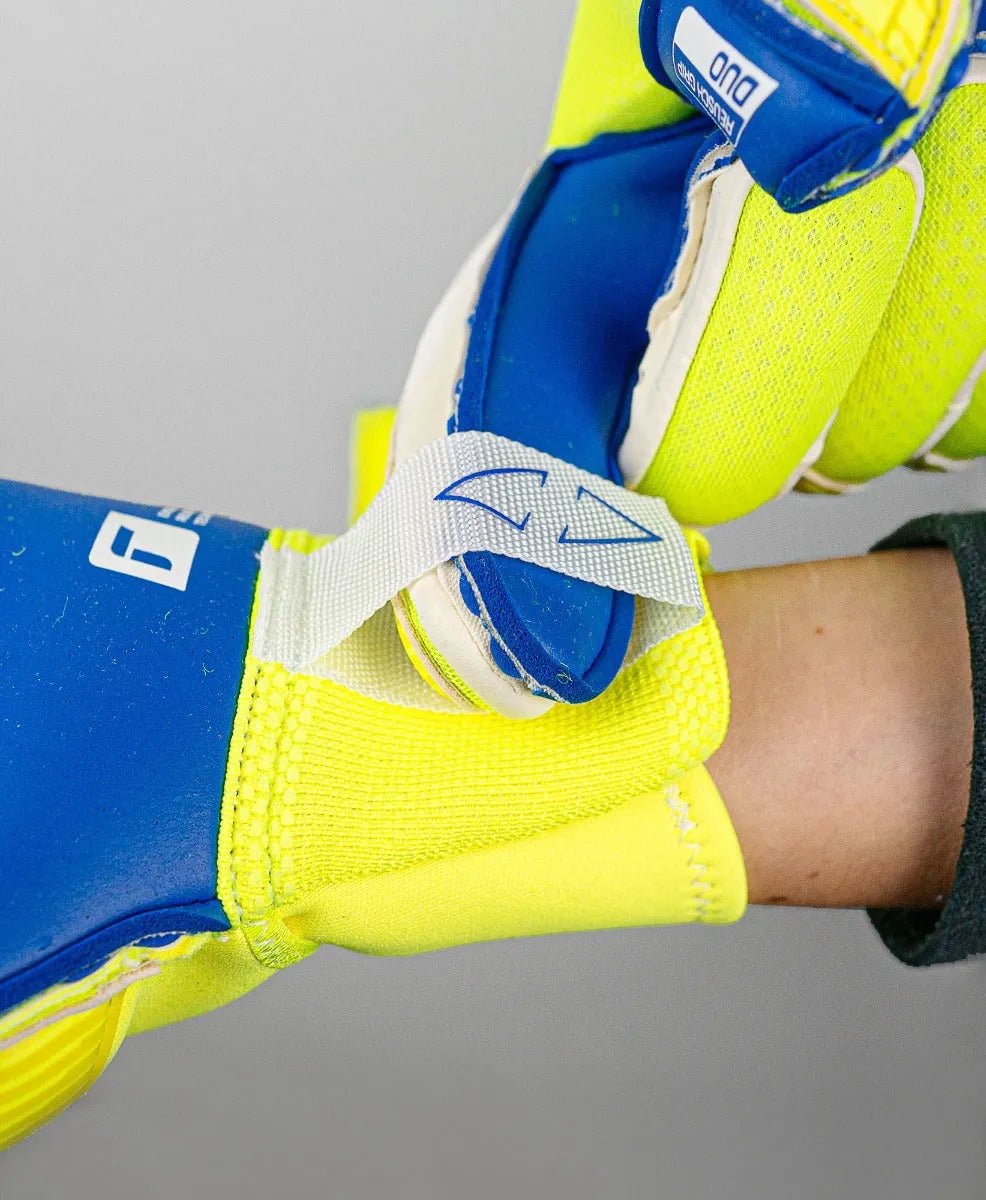 Reusch Attrakt Duo Ortho-Tec Goalkeeper Gloves - Volt-Blue (Detail 5)