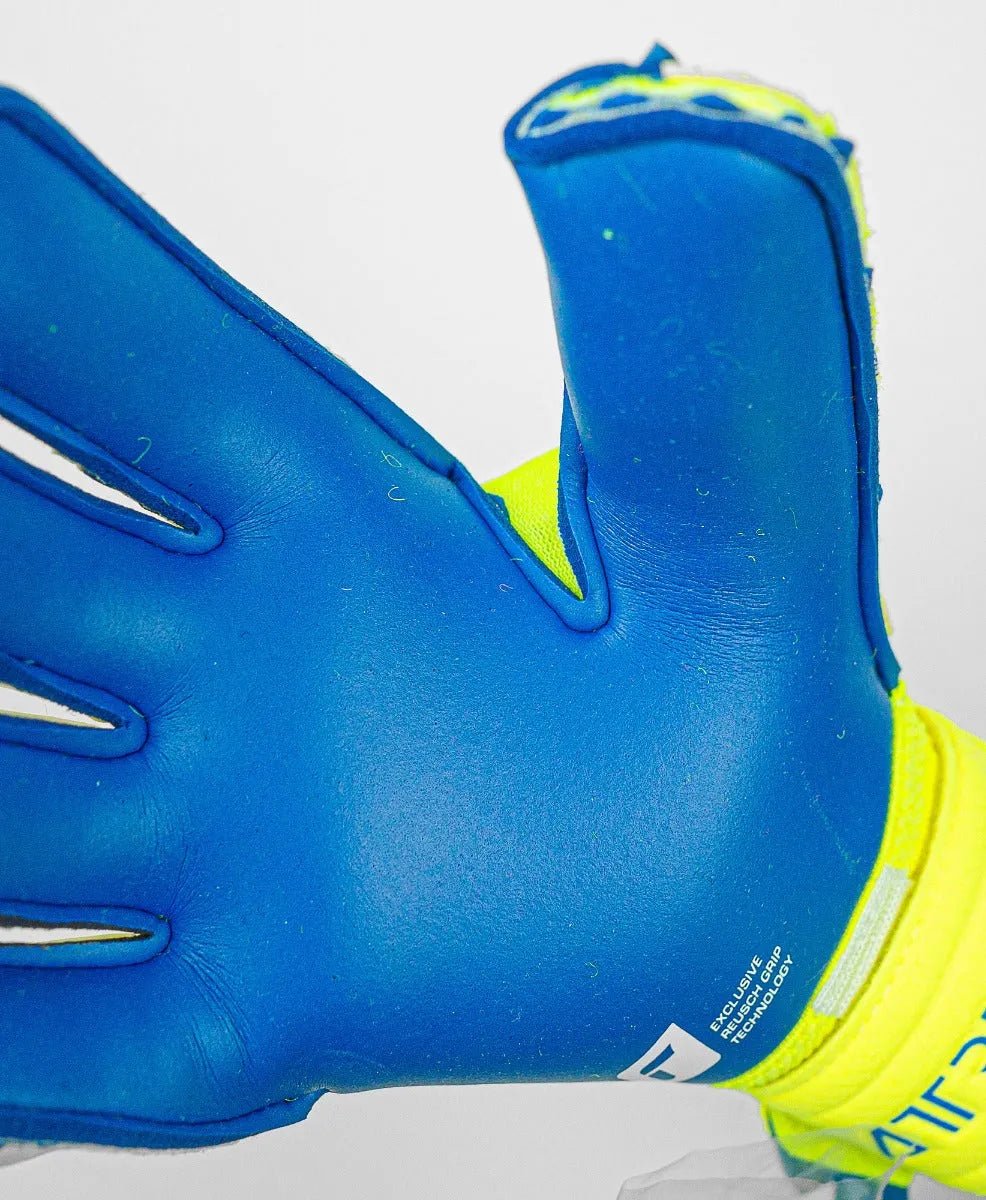 Reusch Attrakt Duo Ortho-Tec Goalkeeper Gloves - Volt-Blue (Detail 6)