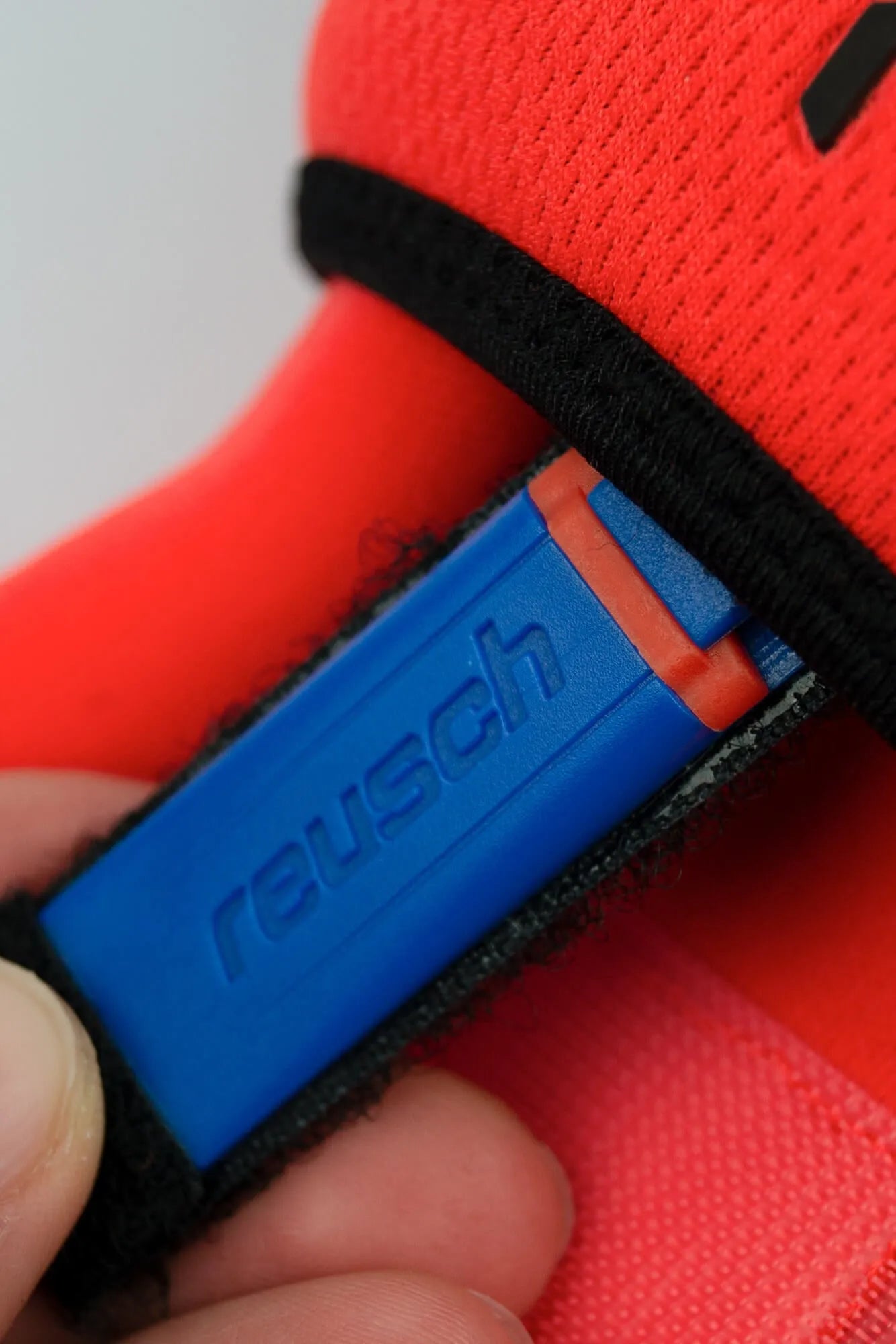 Reusch Attrakt Freegel Fusion Ortho-Tec Goaliator Goalkeeper Gloves - Bright Red-Black (Detail 1)