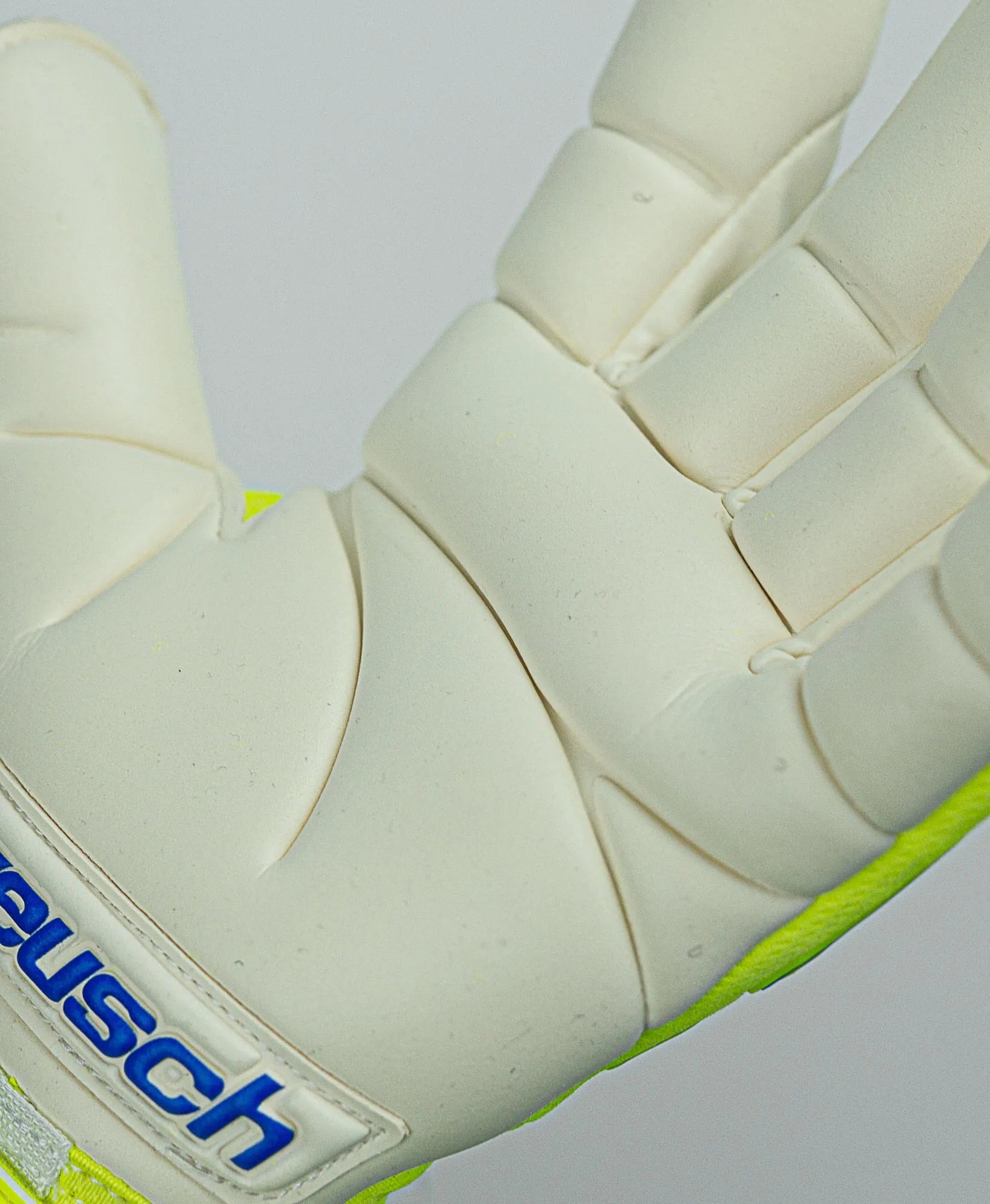 Reusch Attrakt Freegel Gold X Finger Support Goalkeeper Gloves - Yellow-Blue-White (Detail 3)