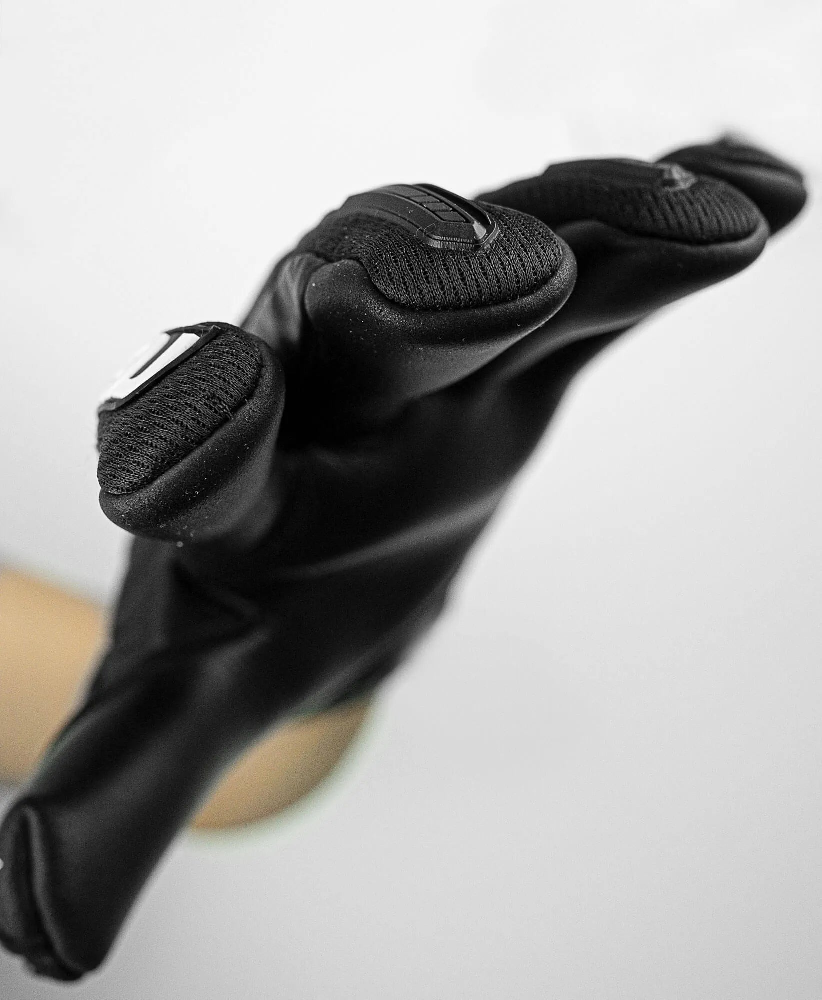 Reusch Attrakt Freegel Infinity FS Goalkeeper Glove - Black (Detail 2)