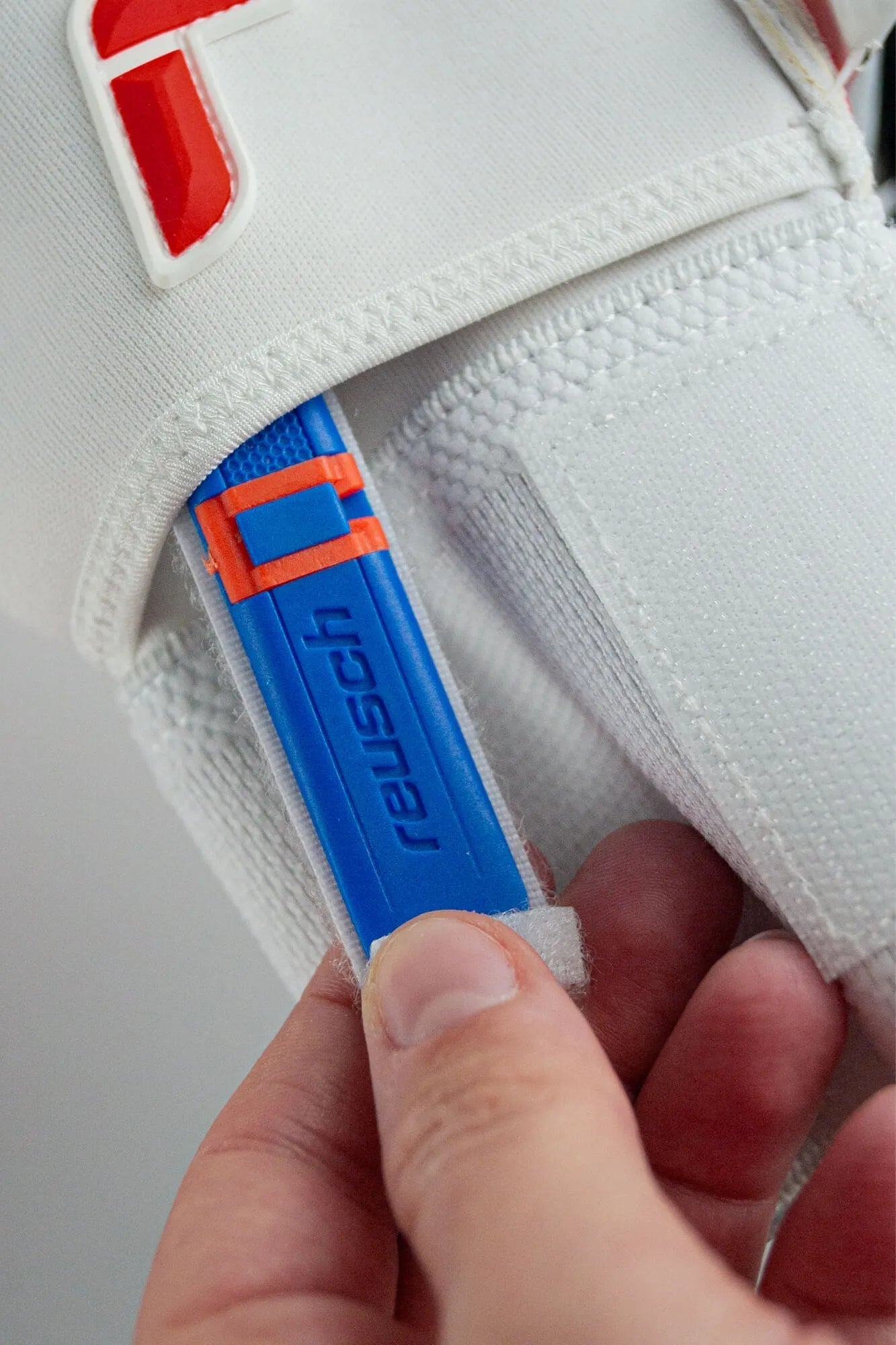 Reusch Attrakt Gold X Glueprint Ortho-Tec FS Goalkeeper Gloves - White-Gold-Red (Detail 1)