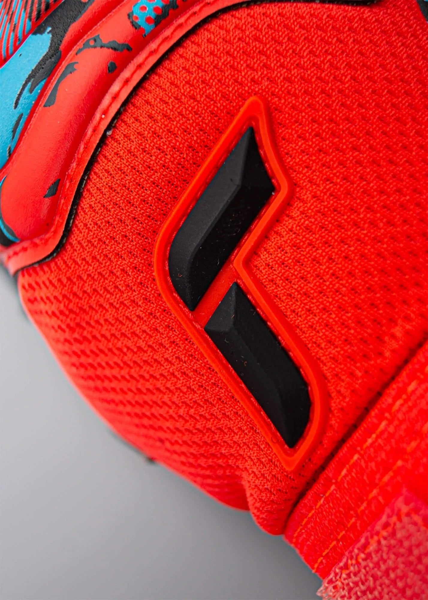 Reusch JR Attrakt Fusion FS Guardian Goalkeeper Gloves - Bright Red-Blue-Black (Detail 4)